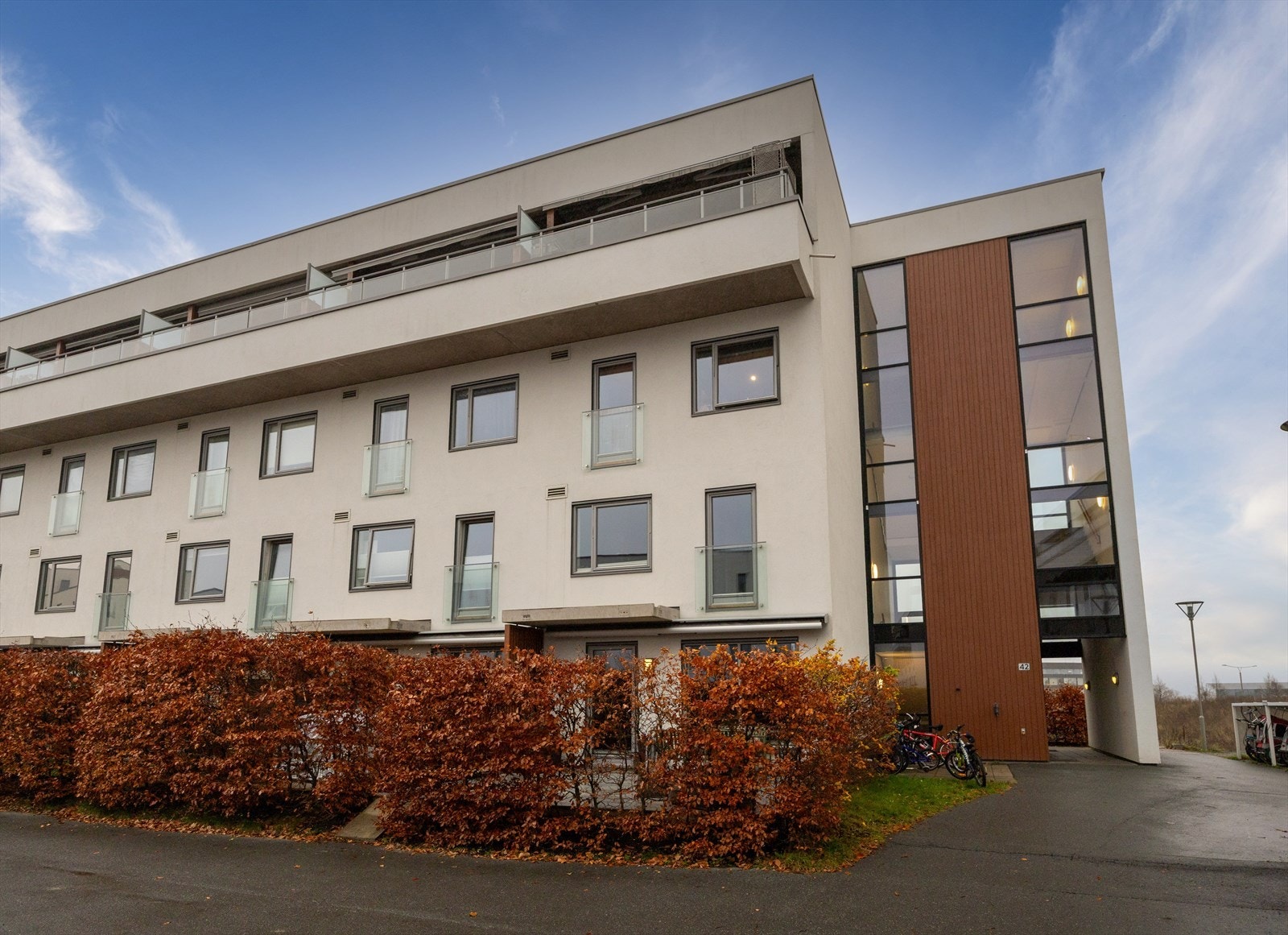 Fasade. Leiligheten ligger på enden Galleribilde