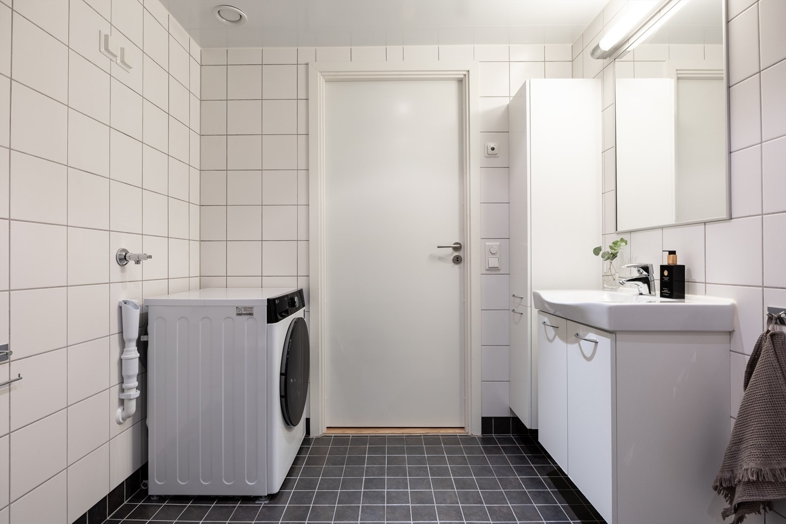 Opplegg for vaskemaskin. Herlig gulvvarme og mekanisk avtrekk Galleribilde