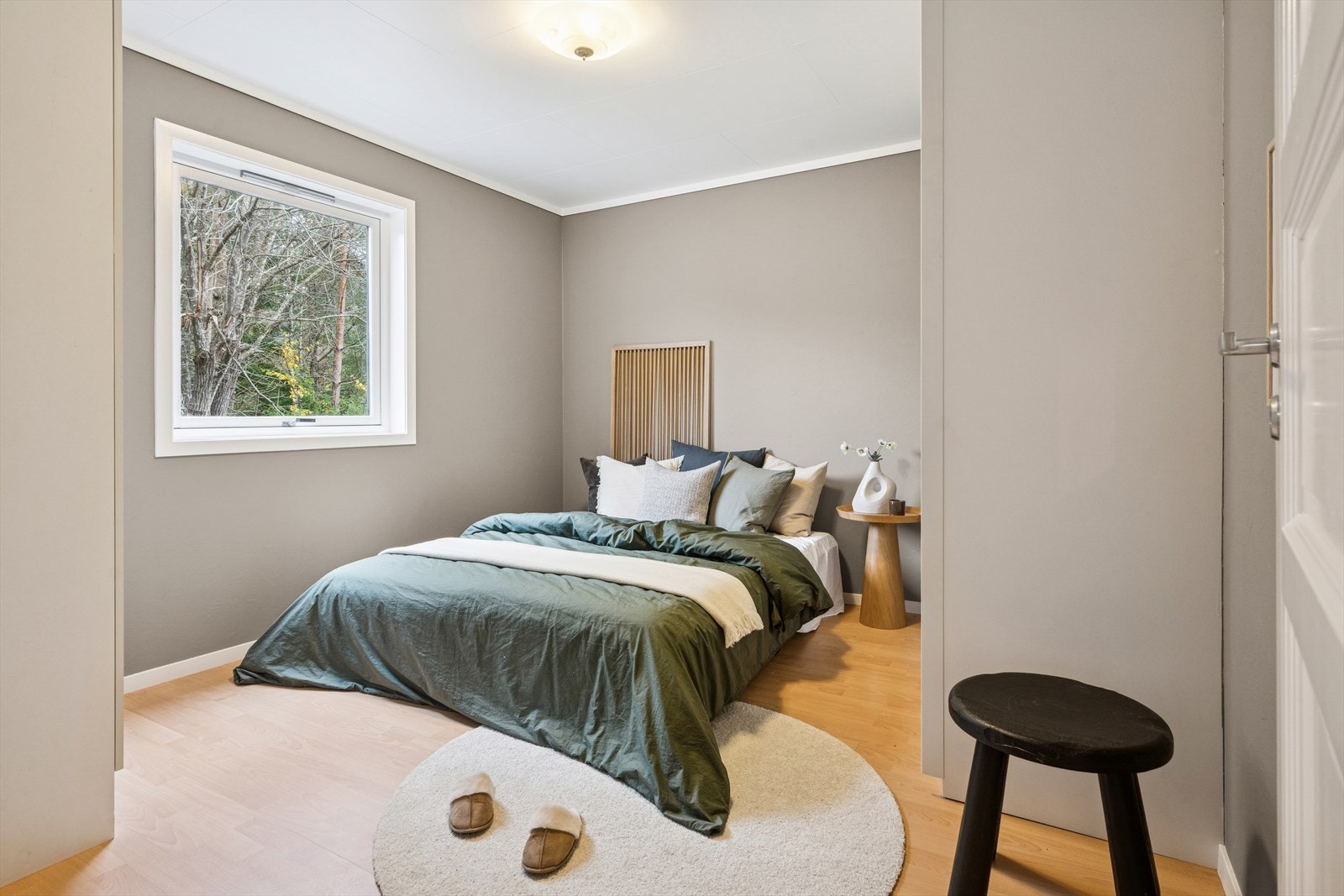 Soverom hovedetasje - måler 11,30 m². Galleribilde