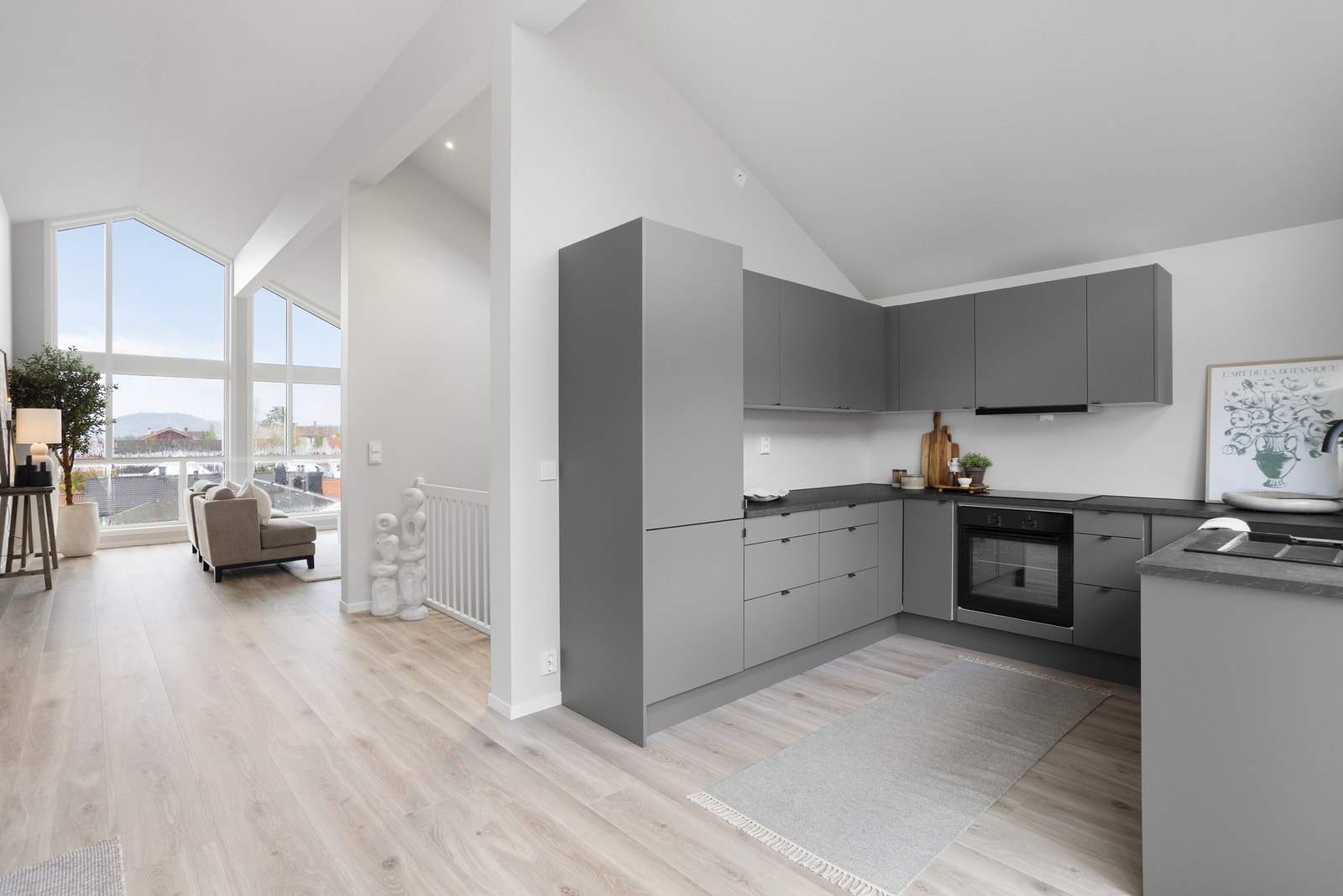 Flott kjøkken med integrerte hvitevarer. Galleribilde