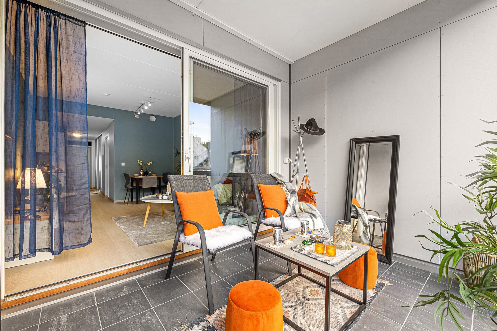 Balkongen oppleves som en forlengelse av stuen Galleribilde