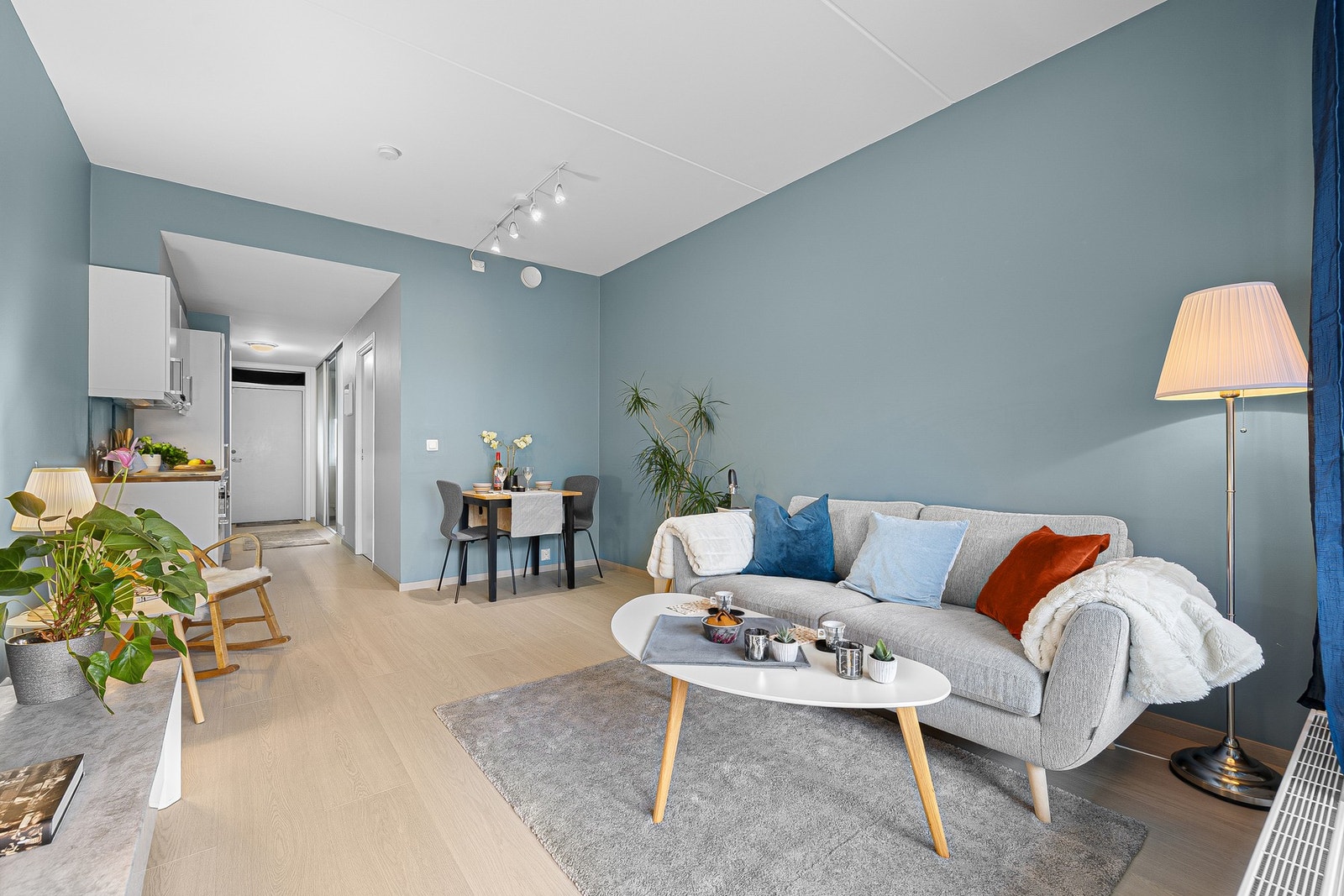 Åpen stue kjøkkenløsning på totalt 19,7 m² Galleribilde