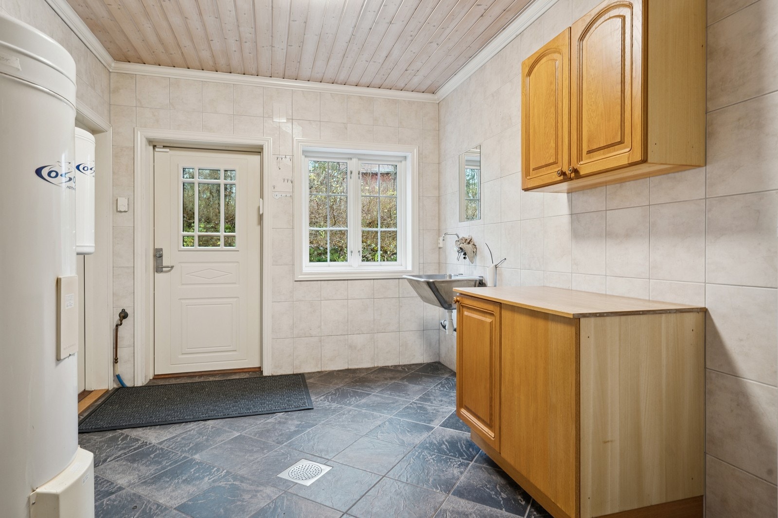 Romslig entré Galleribilde