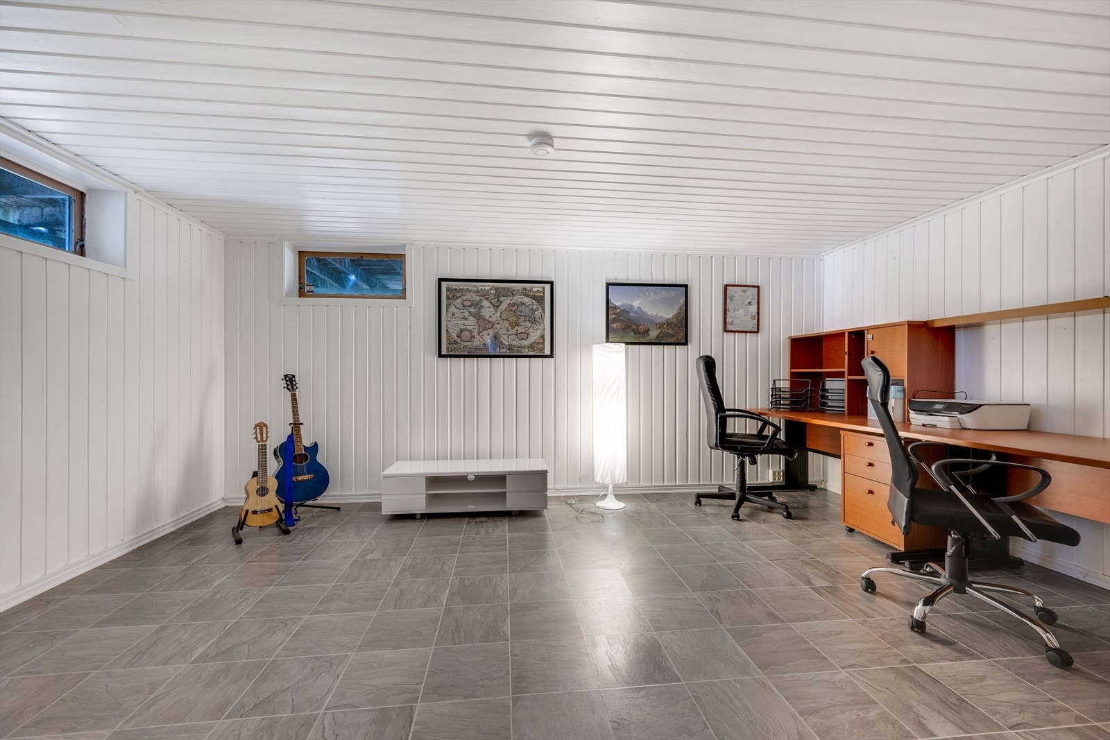 Romslig pen bod i kjeller. Galleribilde