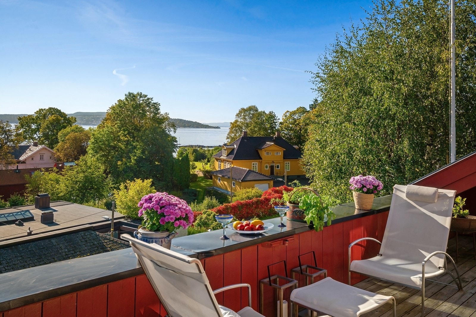 En meget hyggelig og lun terrasse Galleribilde