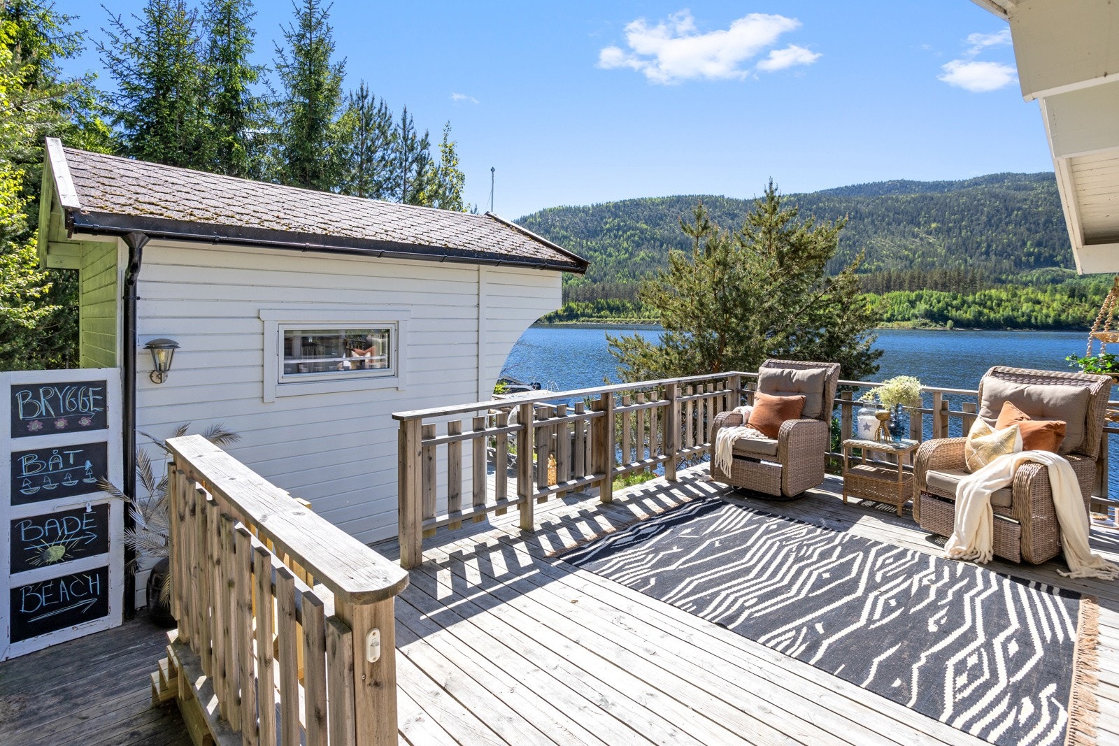 Uthus på ca. 9 m² Galleribilde