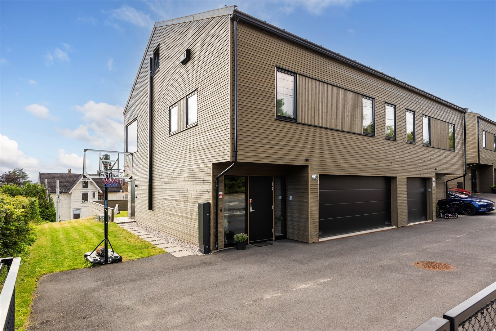 Boligen ligger usjenert til på enden med fantastisk utsikt og sjøgløtt. Galleribilde