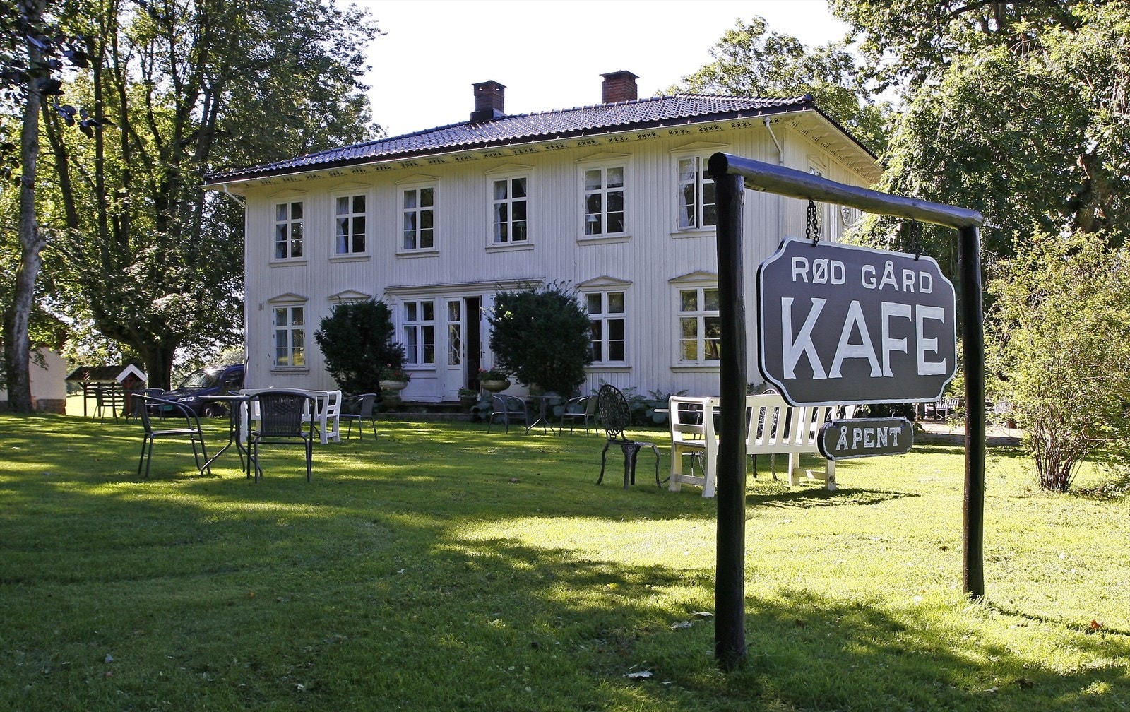 Øya har en rekke hyggelig spisesteder og kafeèr. Galleribilde