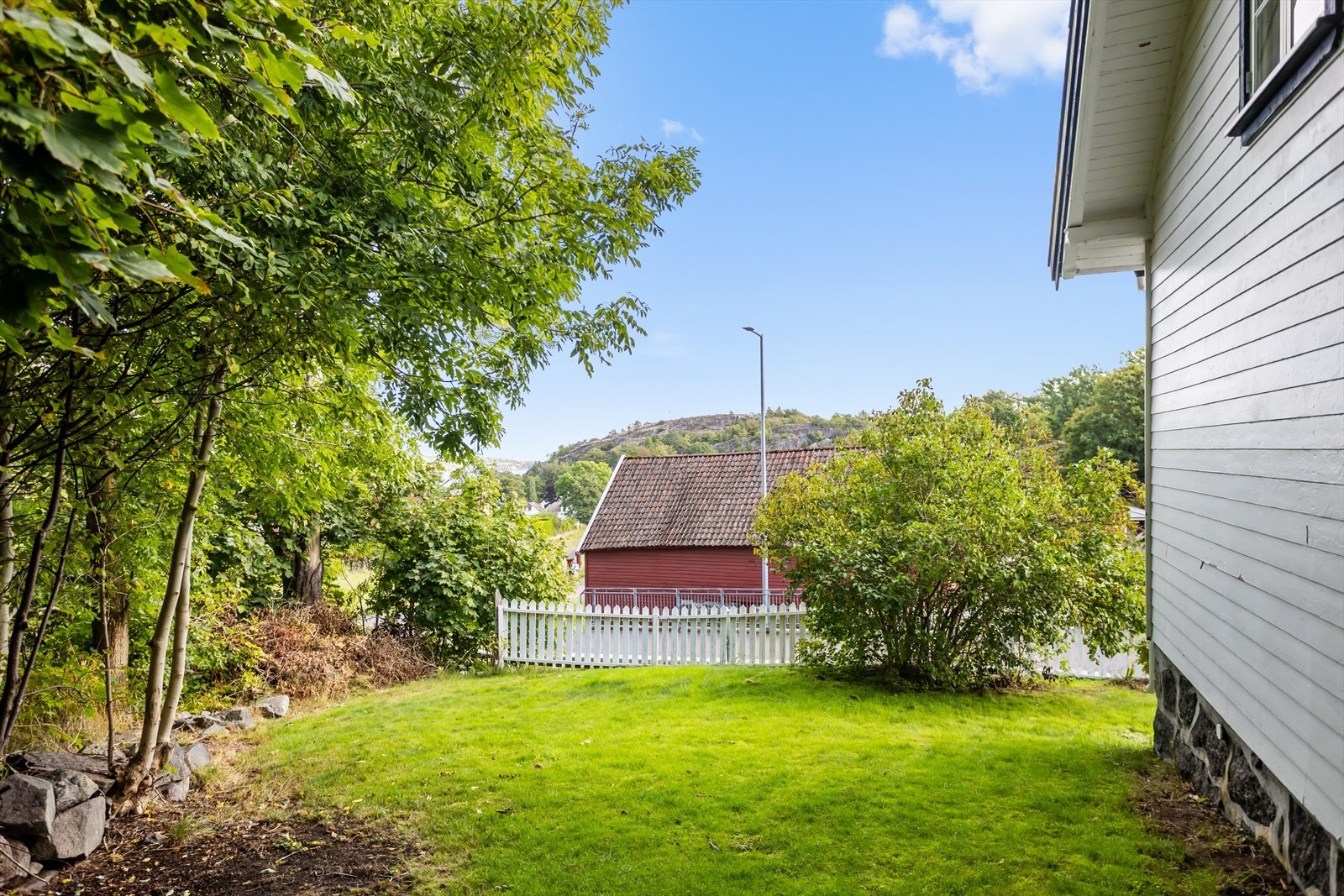 Eiendommen har en opparbeidet tomt på ca. 604 m². Galleribilde