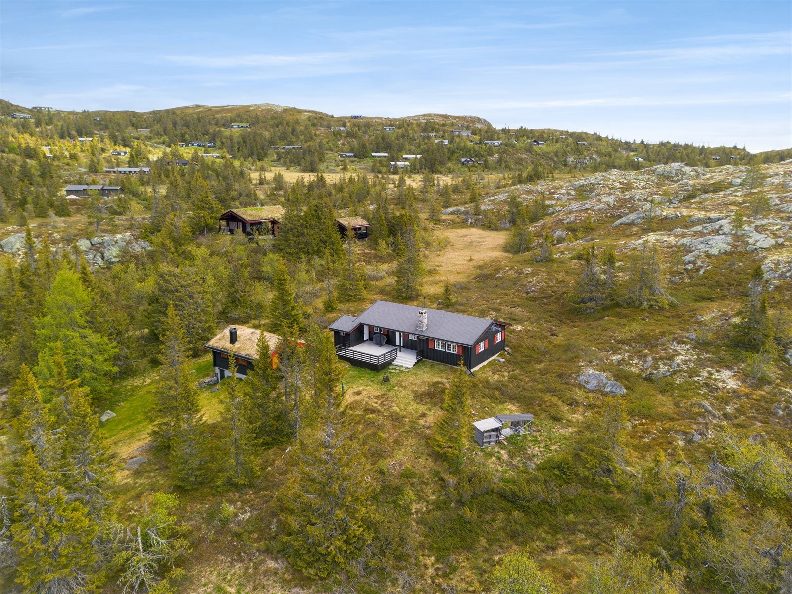 Nordfjellstølen er et hyggelig turområde sommer som vinter. Om sommeren er det fint å rusle opp til Bjørgovarden (1.138 moh), hvor en kan nyte vid utsikt utover store fjellområder. Galleribilde