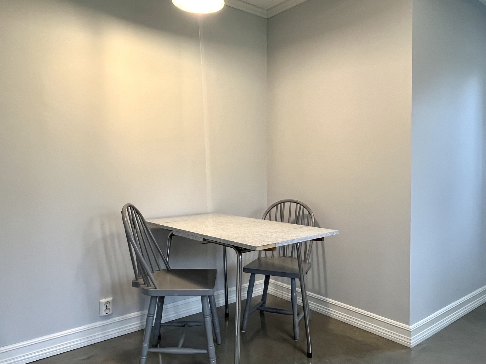 Avsatt plass til spisebord på kjøkkenet Galleribilde