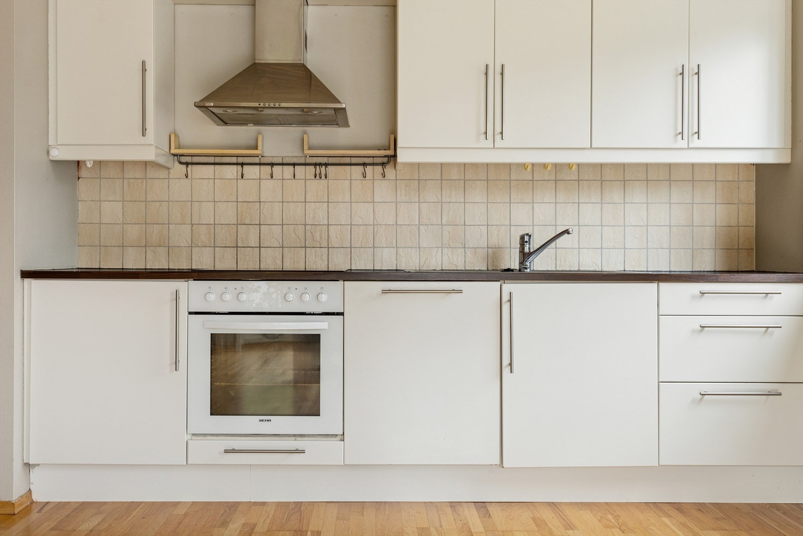 Her har en det som måtte være nødvendig av skap-, skuff- og benkeplass. Galleribilde