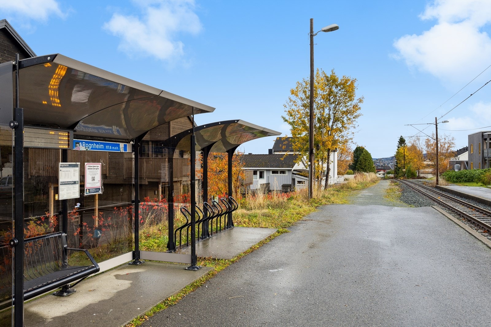 Kort vei til trikk og bussholdeplass. Galleribilde