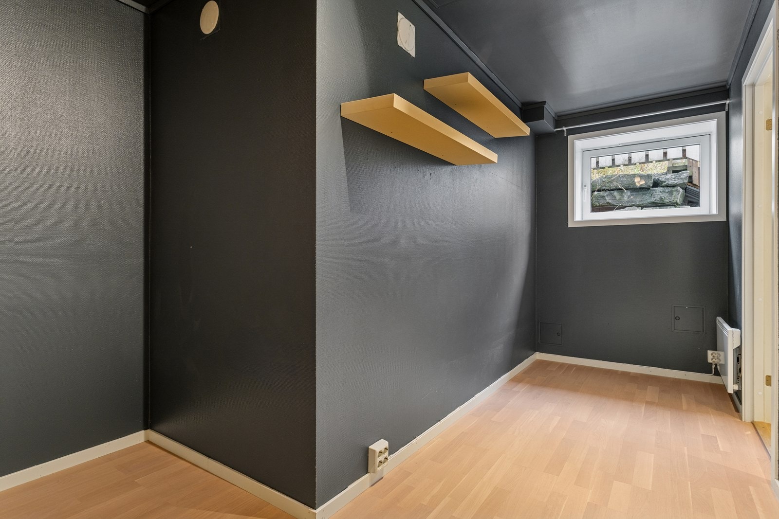 Rom innredet som soverom. NB! Rommet er opprinnelig godkjent som bod og ikke omsøkt. Galleribilde