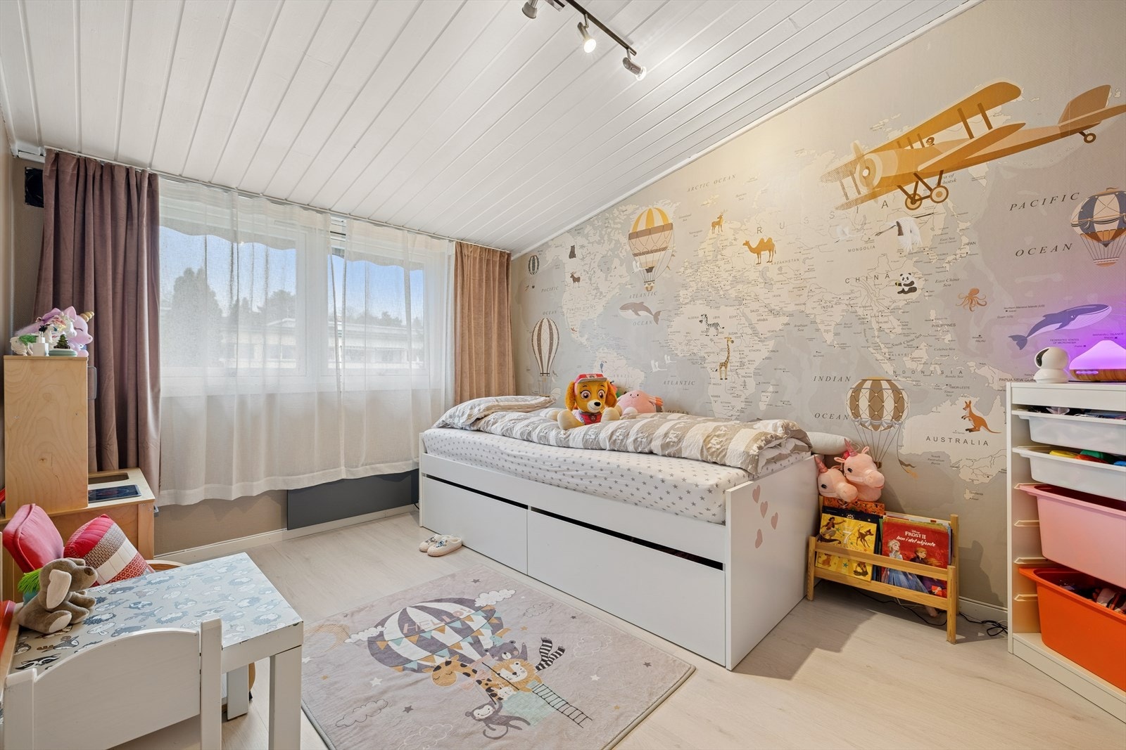 Soverom 2 og 3, er også av god størrelse og brukes i dag som barnerom. Galleribilde