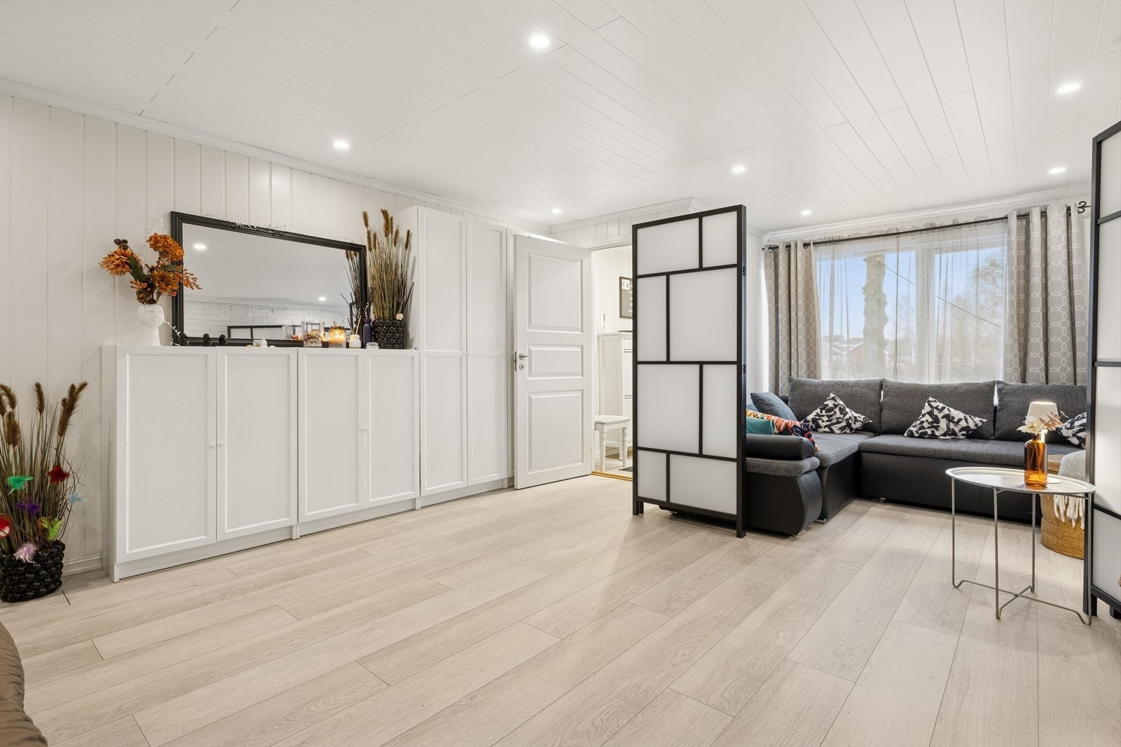 Stuen er romslig og har gode møbleringsmuligheter. Galleribilde