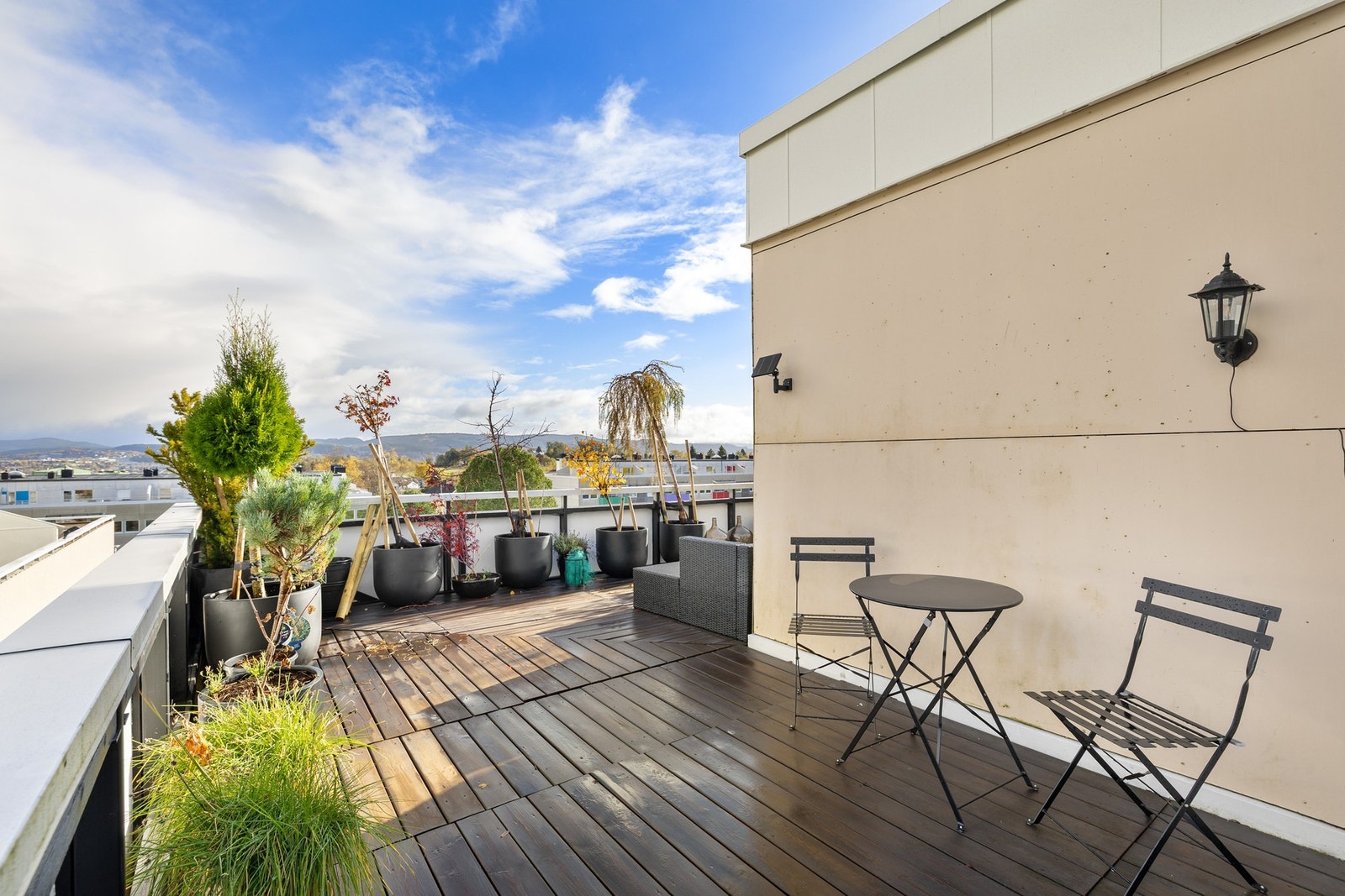 Takterrassen blir en fin forlengelse av stuen på sommeren. Galleribilde