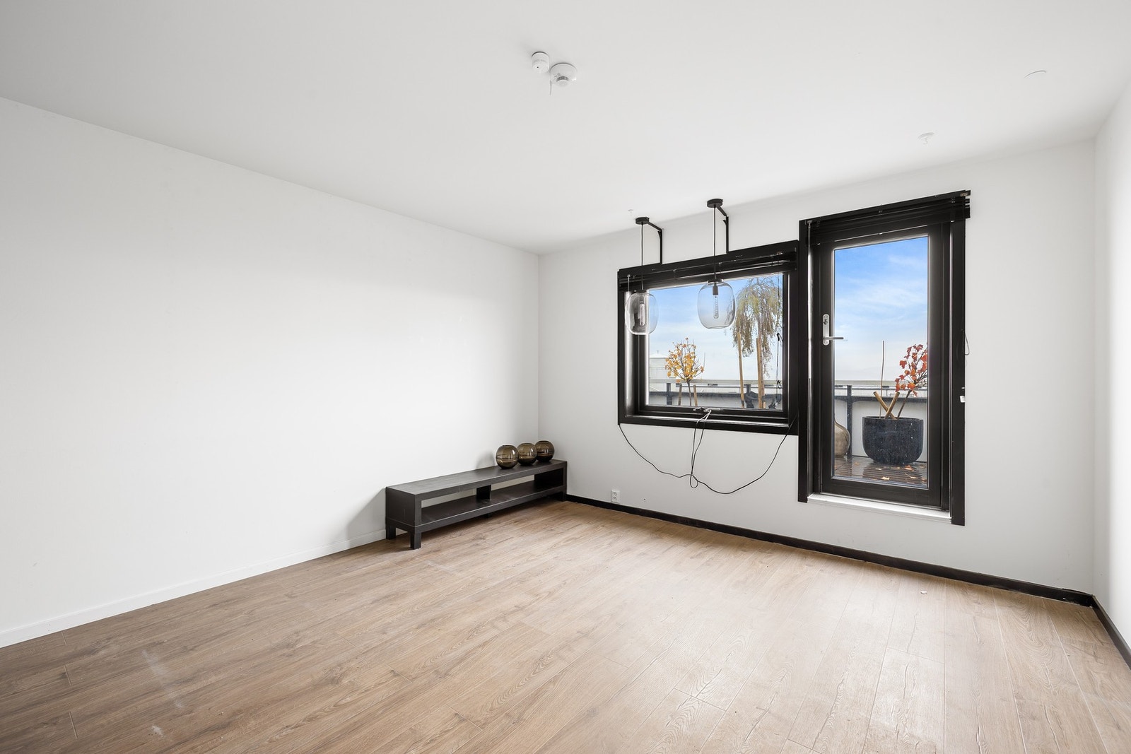 Leiligheten har en lys stue på 14,9 kvm. Galleribilde