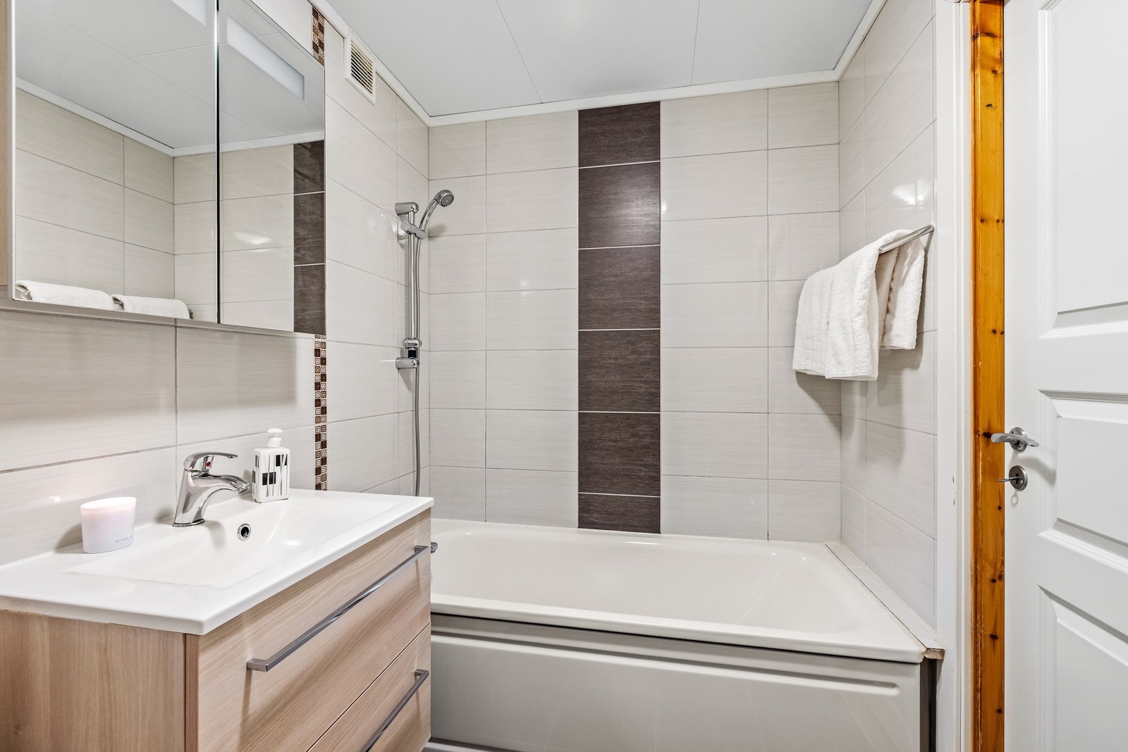 Her er det flislagte overflater og gulvvarme for ekstra komfort Galleribilde