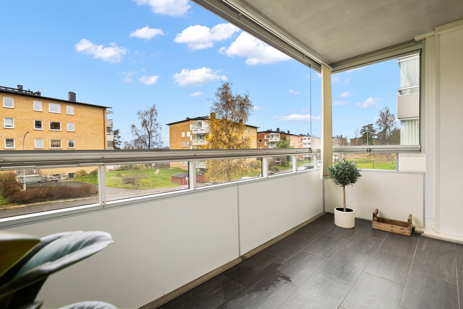 Balkongen har godt med plass til ønsket innredning. Galleribilde