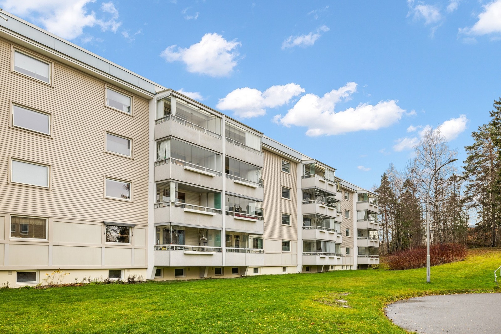 Borettslaget består av 428 andelsleiligheter med adresser i Langbølgen og Mikrobølgen. Galleribilde