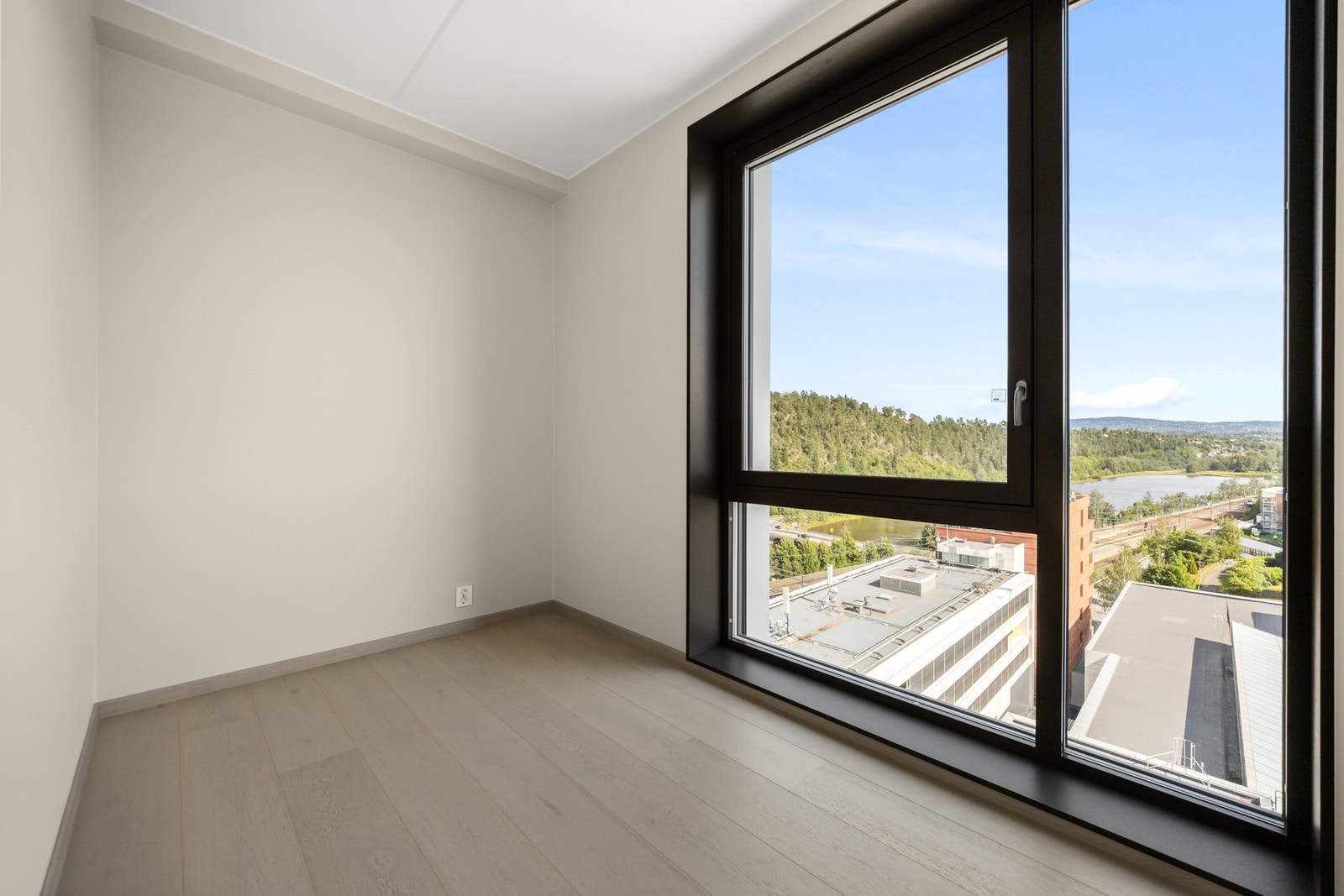 Soverom nr.2 kan også brukes som kontor, walk-in closet etc (Bilde fra 12.etasje) Galleribilde