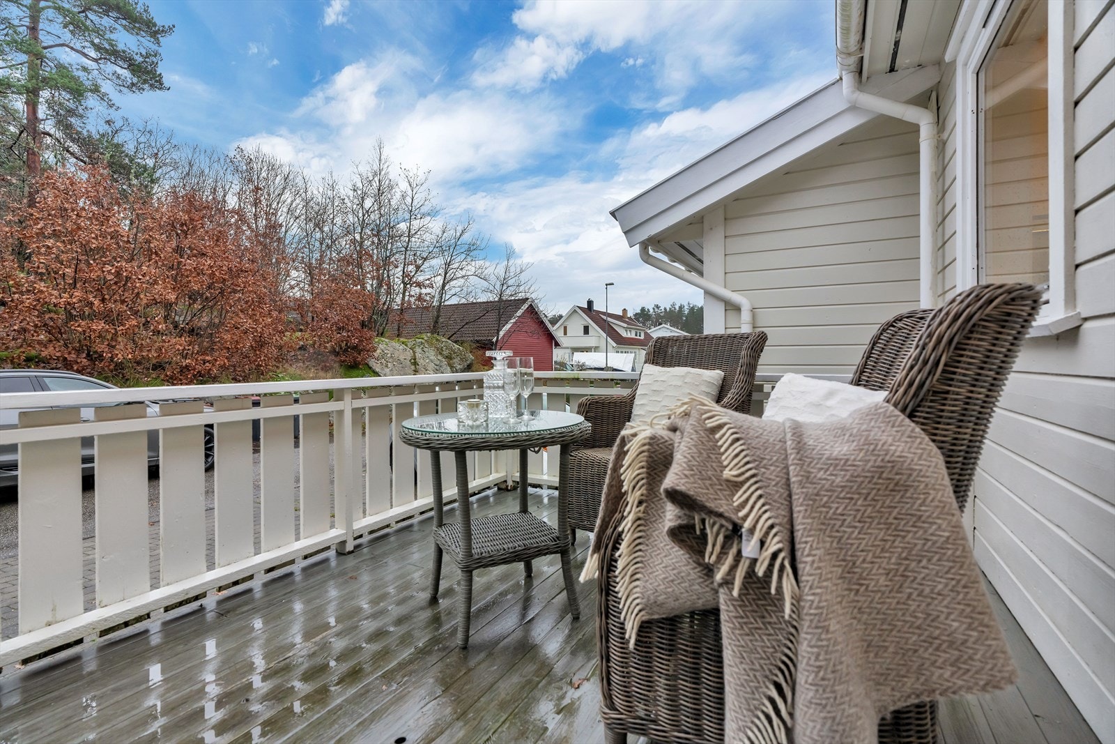 Dette er virkelig et boligområde som kombinerer livskvalitet, enkel tilgang til det daglige, og vakker natur. En ideell beliggenhet for barnefamilier og alle som ønsker en god balanse mellom en trygg og solrik oase og sentral bekvemmelighet. Galleribilde