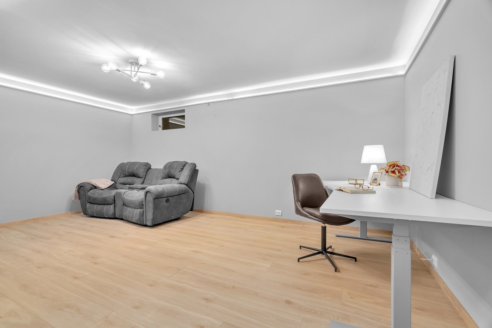 Som et ekstra pluss har boligen også en innredet kjellerstue i underetasjen. (dette rommet er ikke godkjent). Galleribilde