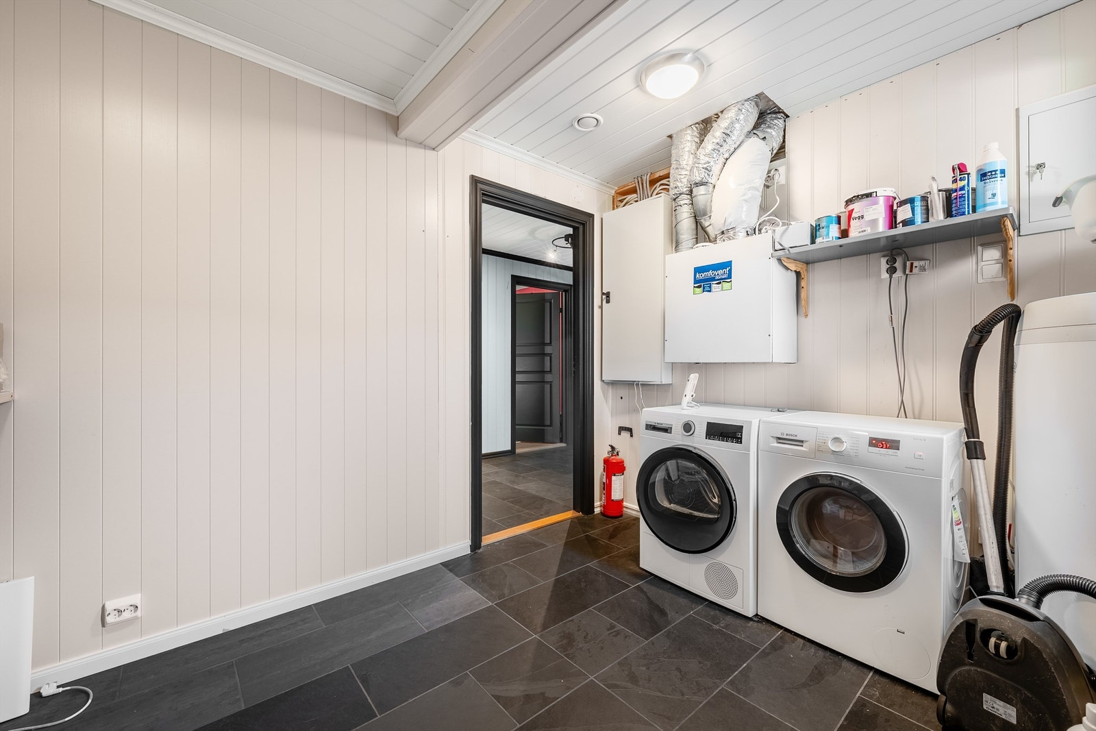 Vaskerom Galleribilde