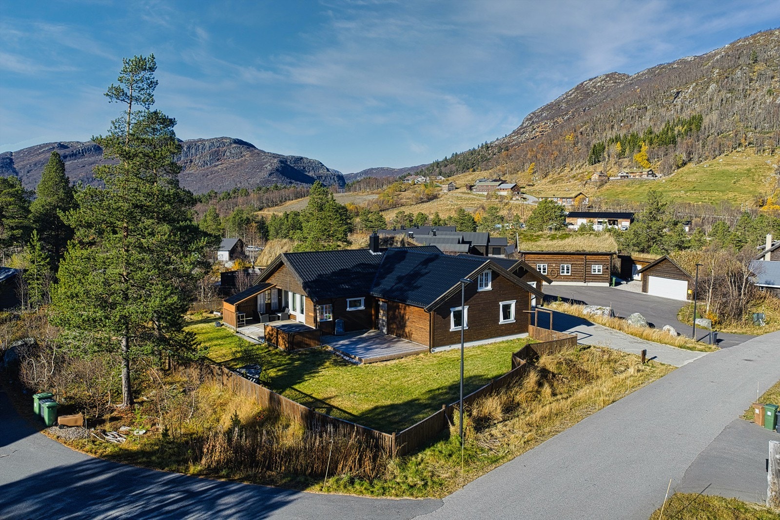 Velkommen til Røyrvikåsen boligfelt 25. Solrikt med alt på en flate. Galleribilde