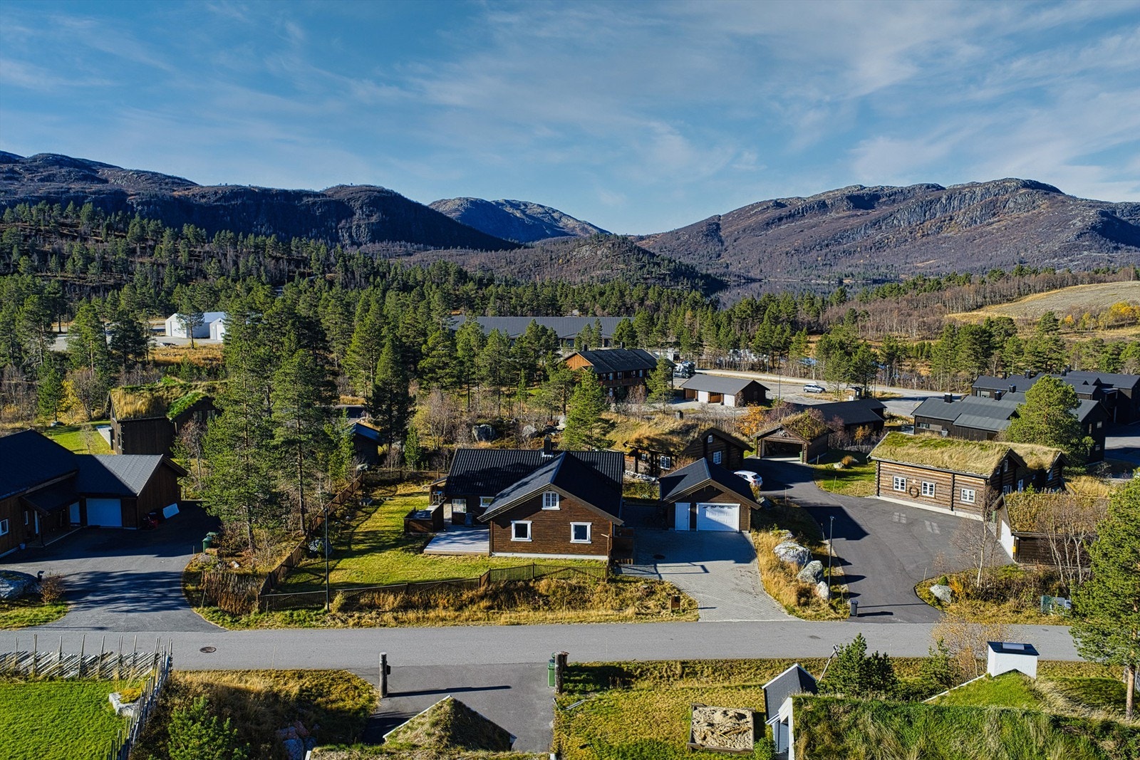 Kort vei til oppkjørte langrennsløyper og lysløyper. Galleribilde