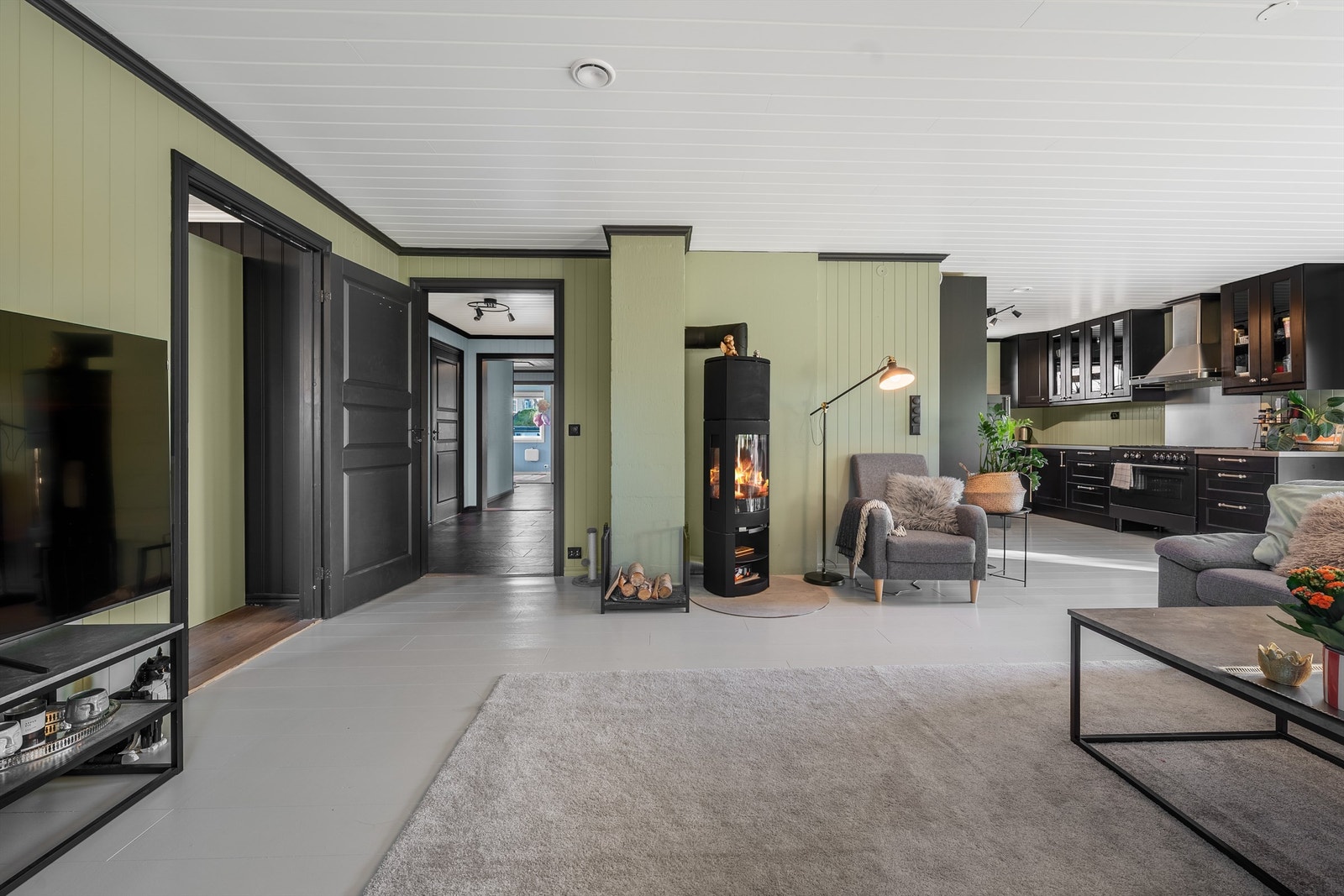 Stuen mot kjøkken. Galleribilde