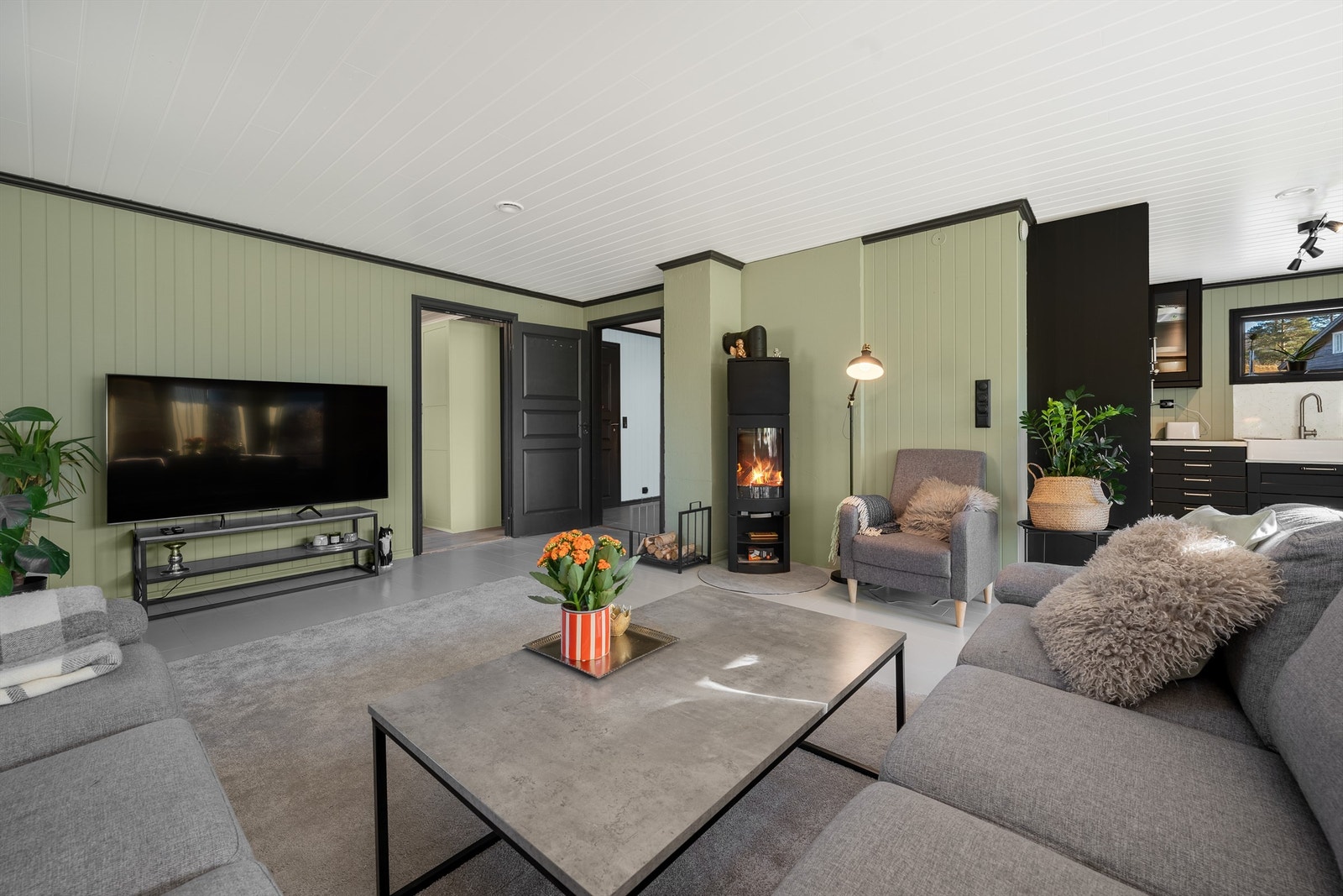 Fra stue mot kjøkken. Galleribilde