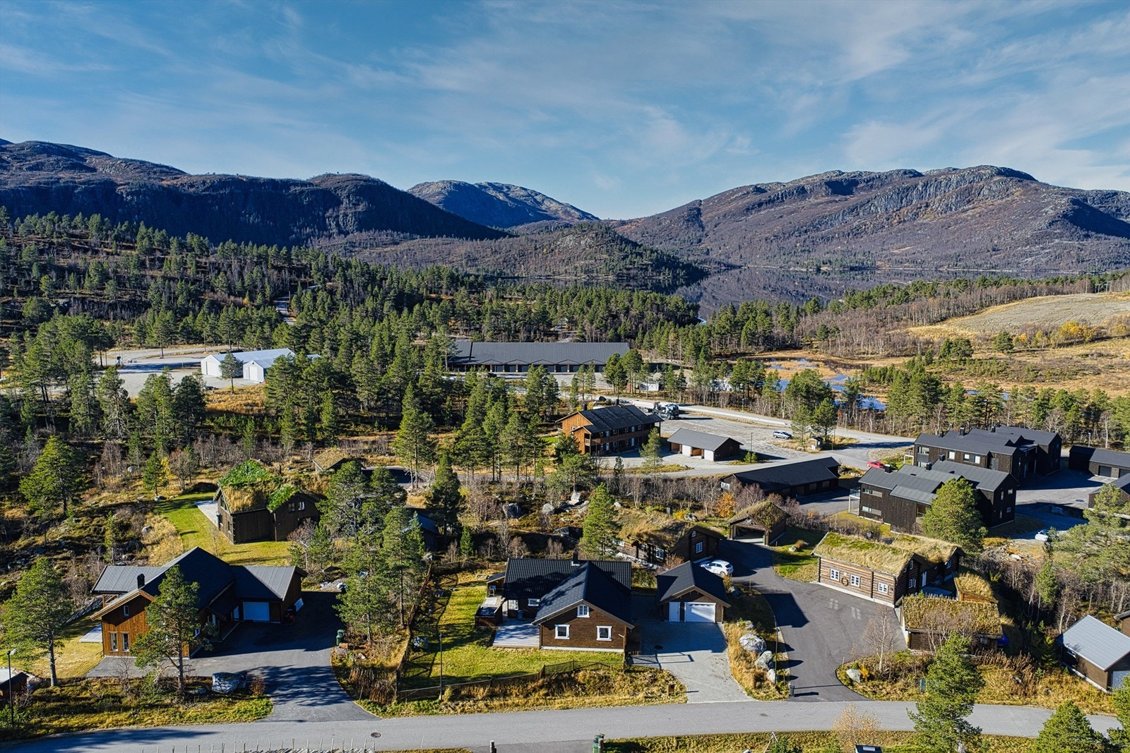 Utsikten mot ridehallen. Galleribilde