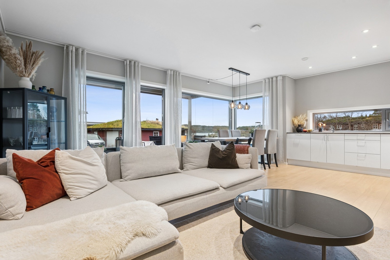 EIE eiendomsmegling ved Hilde Løvseth har gleden av å presentere Naustveien 3! Foto: Robin Hope Syrstad. Galleribilde