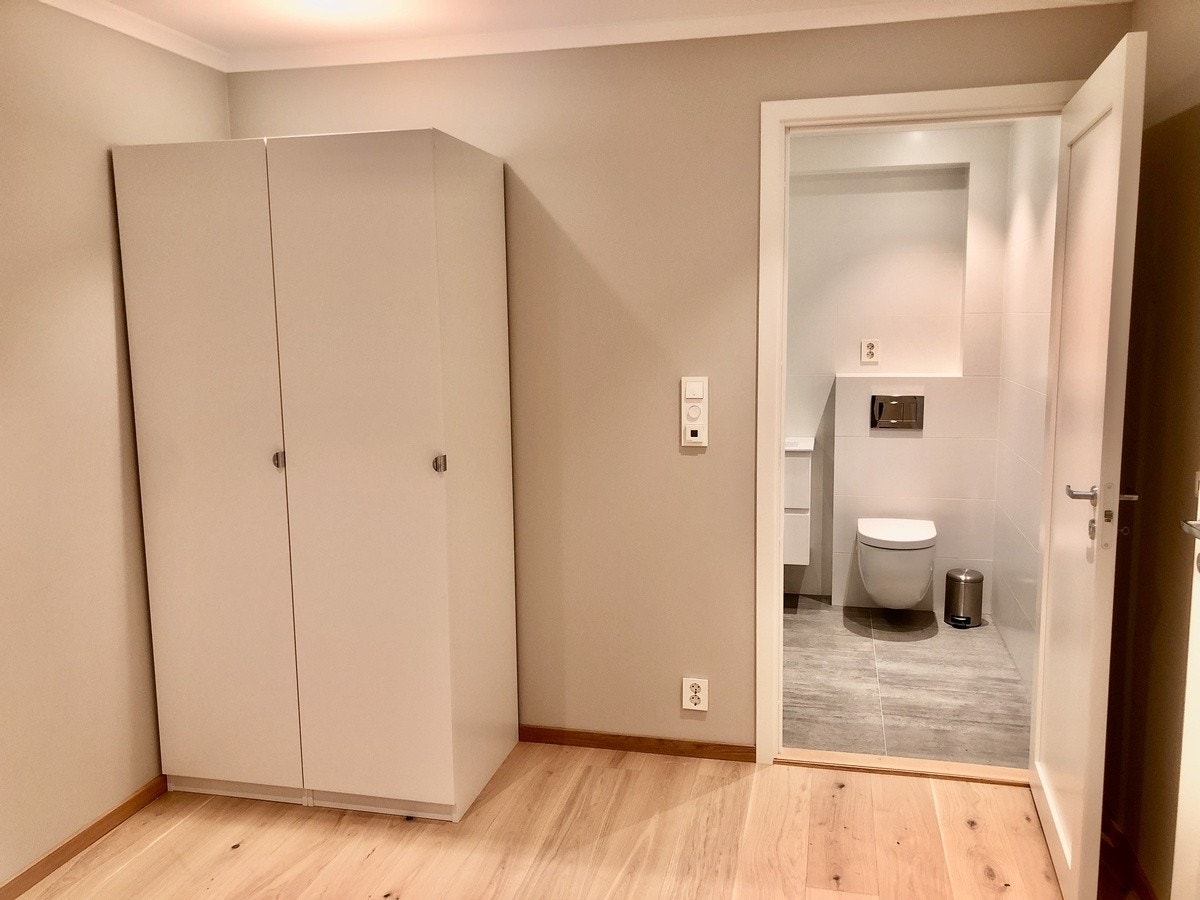 Bilde av soverom inn mot bad Galleribilde