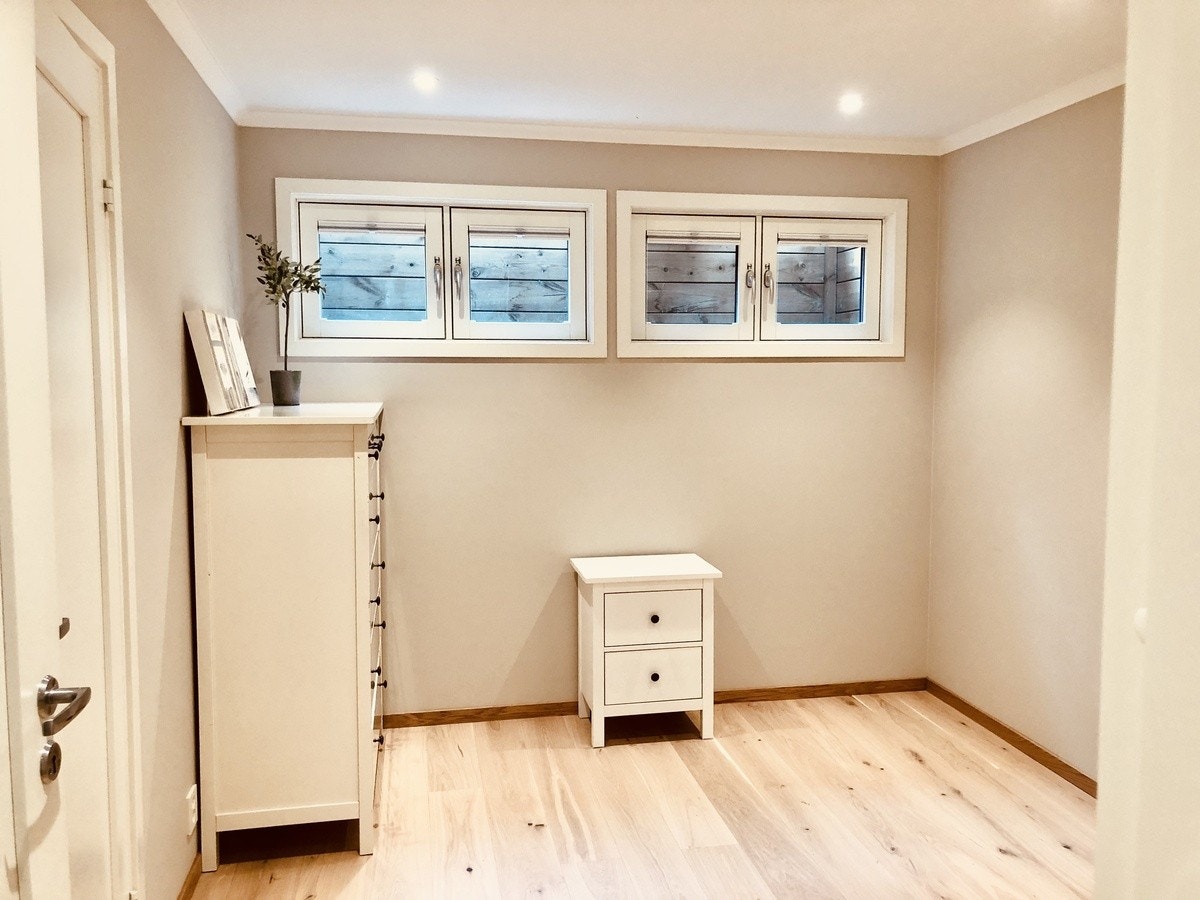 Soverom ( dobbbeltseng 180 cm) er kjøpt inn etter bildetaking Galleribilde