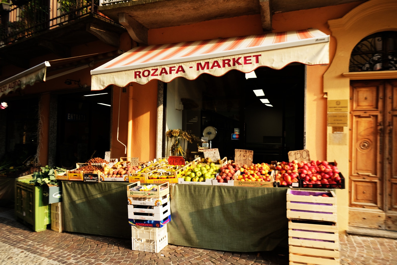 Det er flere gourmet restauranter. Det er og en Michelin restaurant kun 3 km fra boligen. Galleribilde