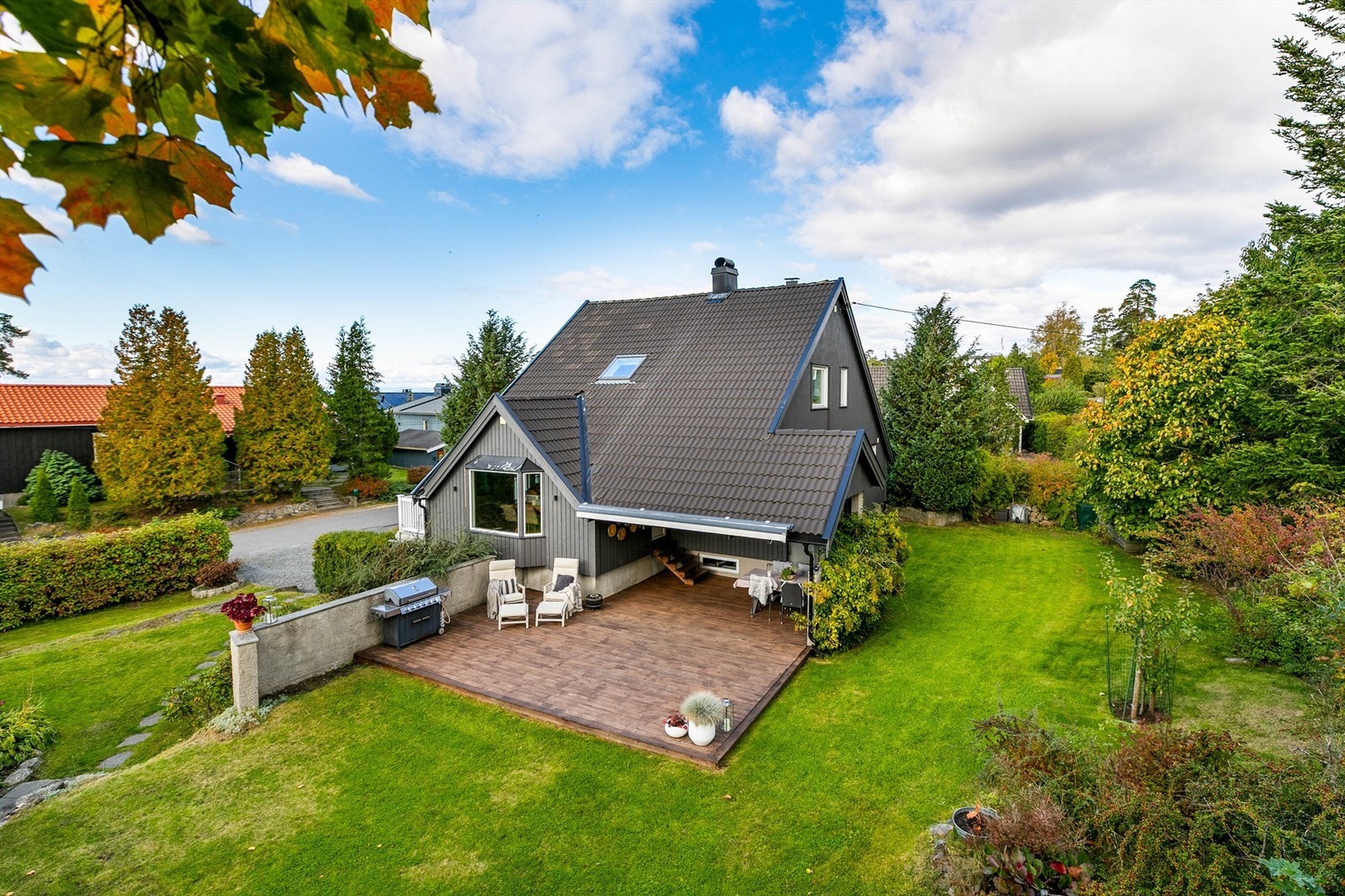 Eneboligen i Åslia 4 ble oppført i 1954, tilbygget sent på 70-tallet og er ytterligere oppgradert i nyere tid. Galleribilde