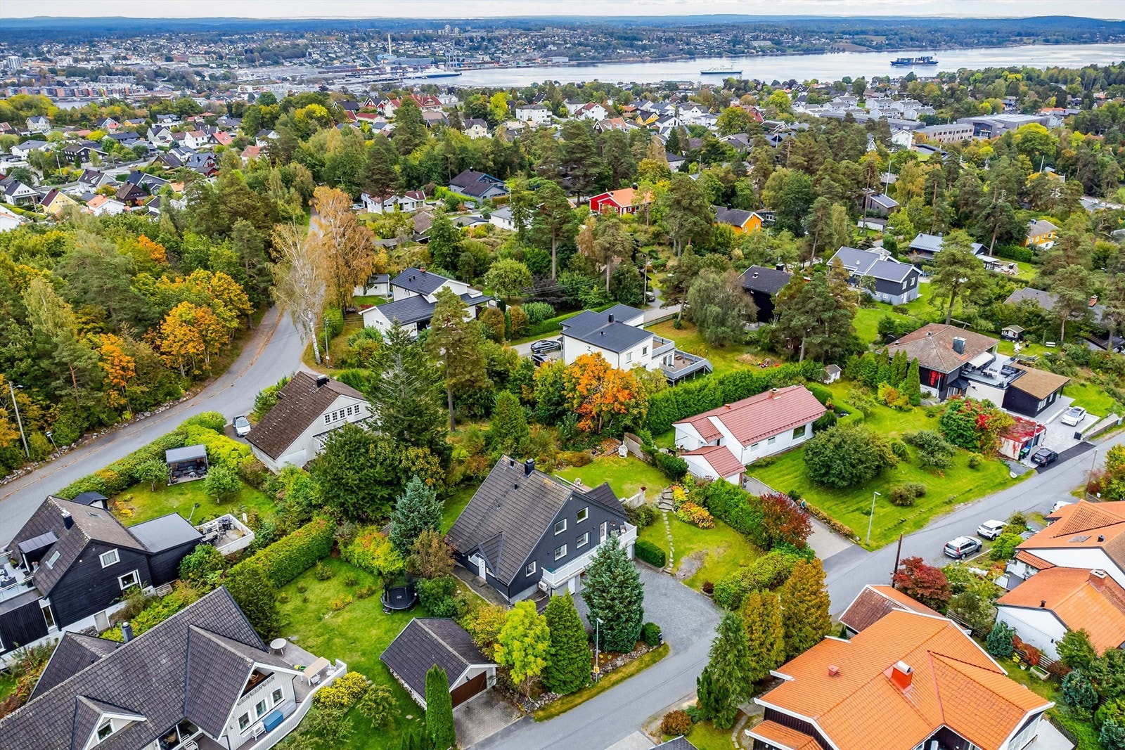 I Åslia bor du med praktisk nærhet til alle hverdagens fasiliteter, i fredelige omgivelser på Jeløy. Galleribilde