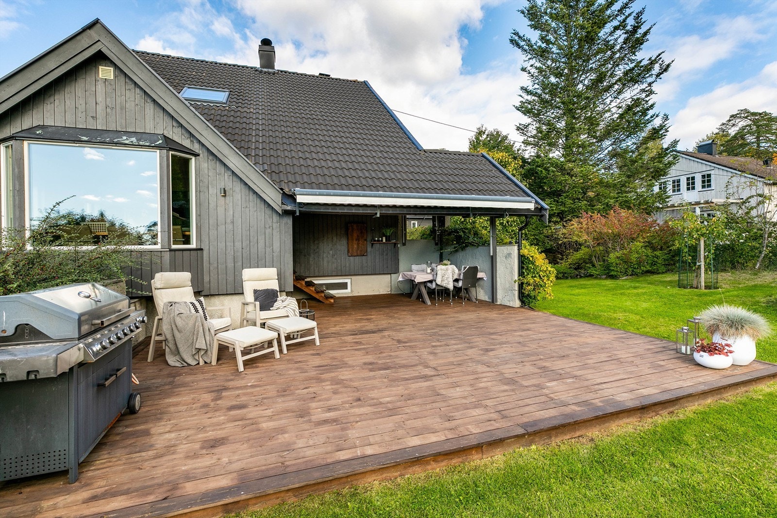 Solforholdene er meget gode - på markterrassen er det sol store deler av dagen sommerstid. Galleribilde