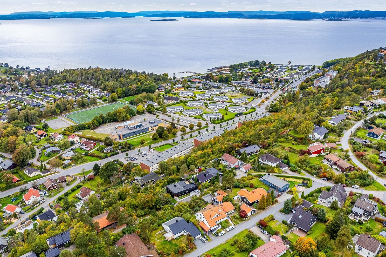 Gangavstand er det også til sjøen og flere fine strender, blant annet på Refsnes. Galleribilde