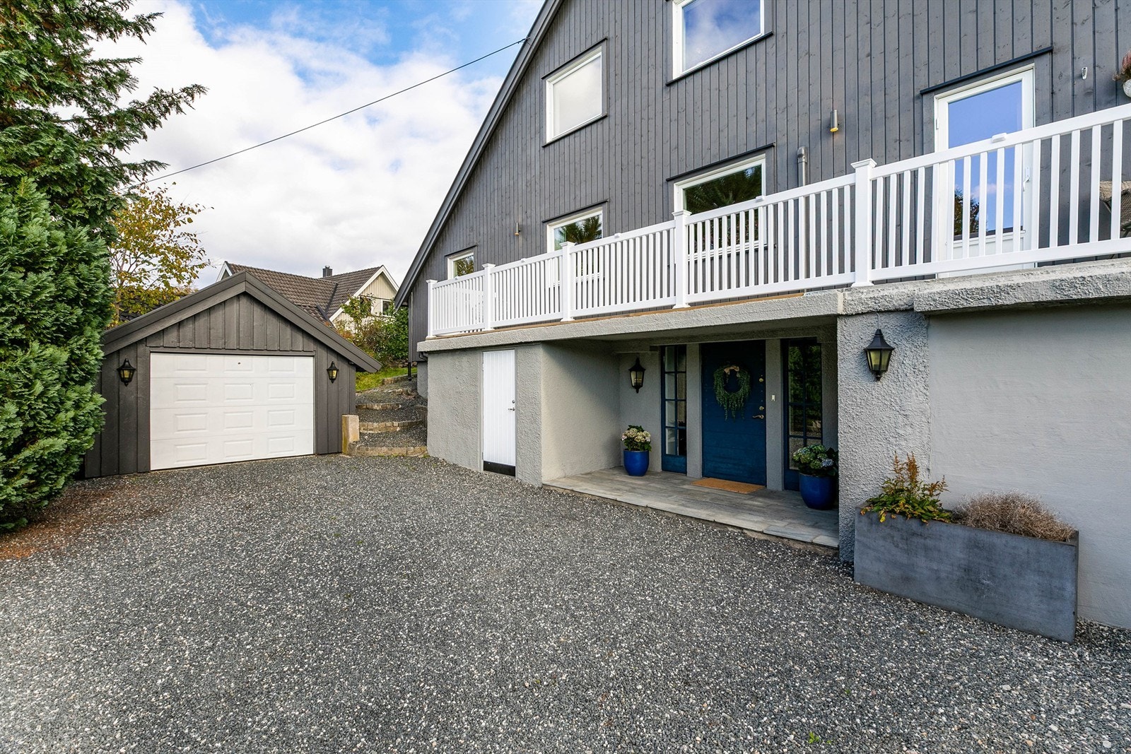 Lader til EL-bil ble montert i garasjen i 2024, på ny kurs. Galleribilde