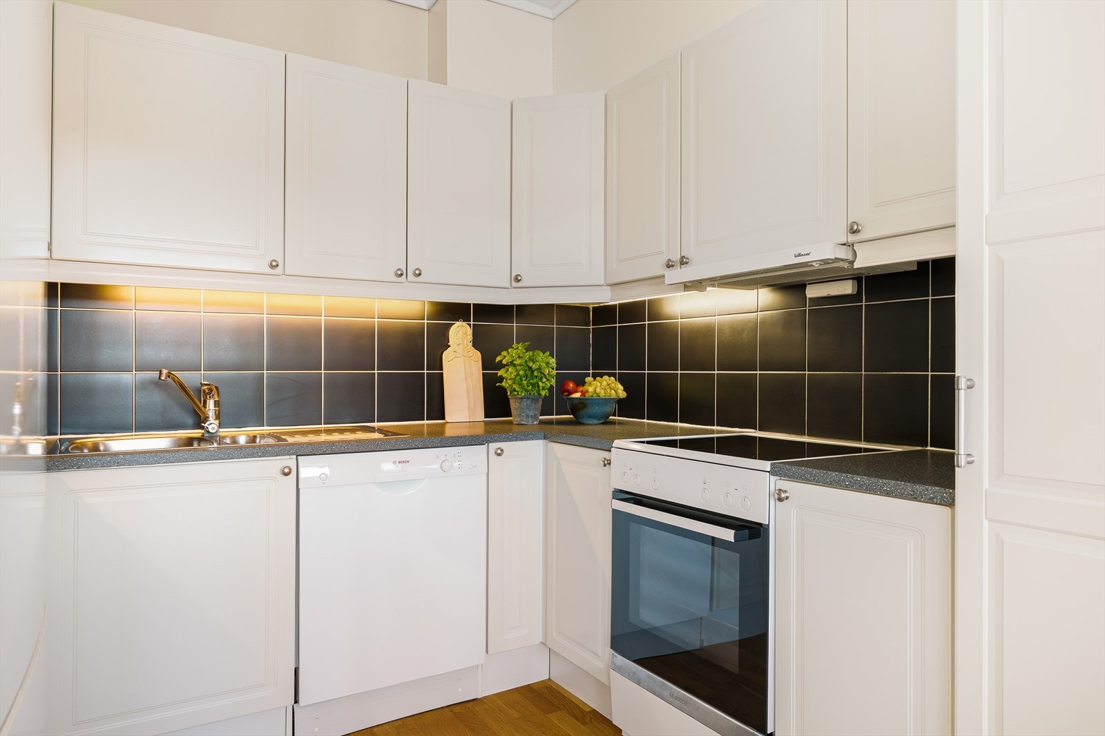 Innredning fremstår velholdt og i god stand med TG1 fra takstmann. Galleribilde