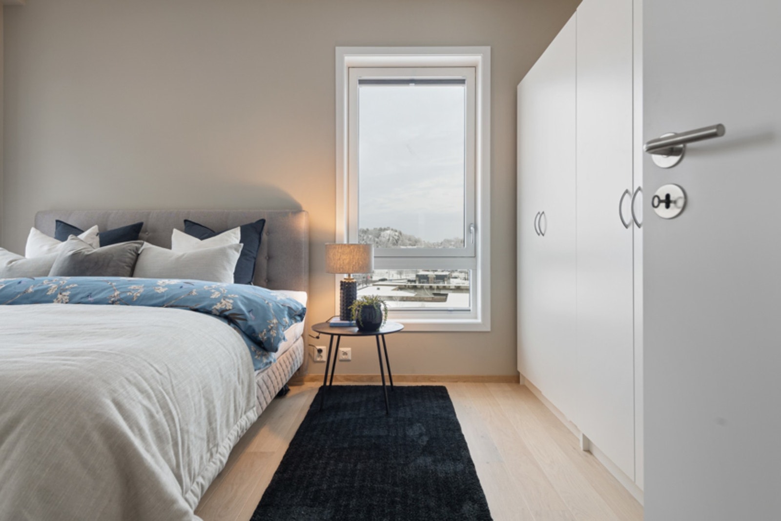 Skap på hovedsoverommet Galleribilde