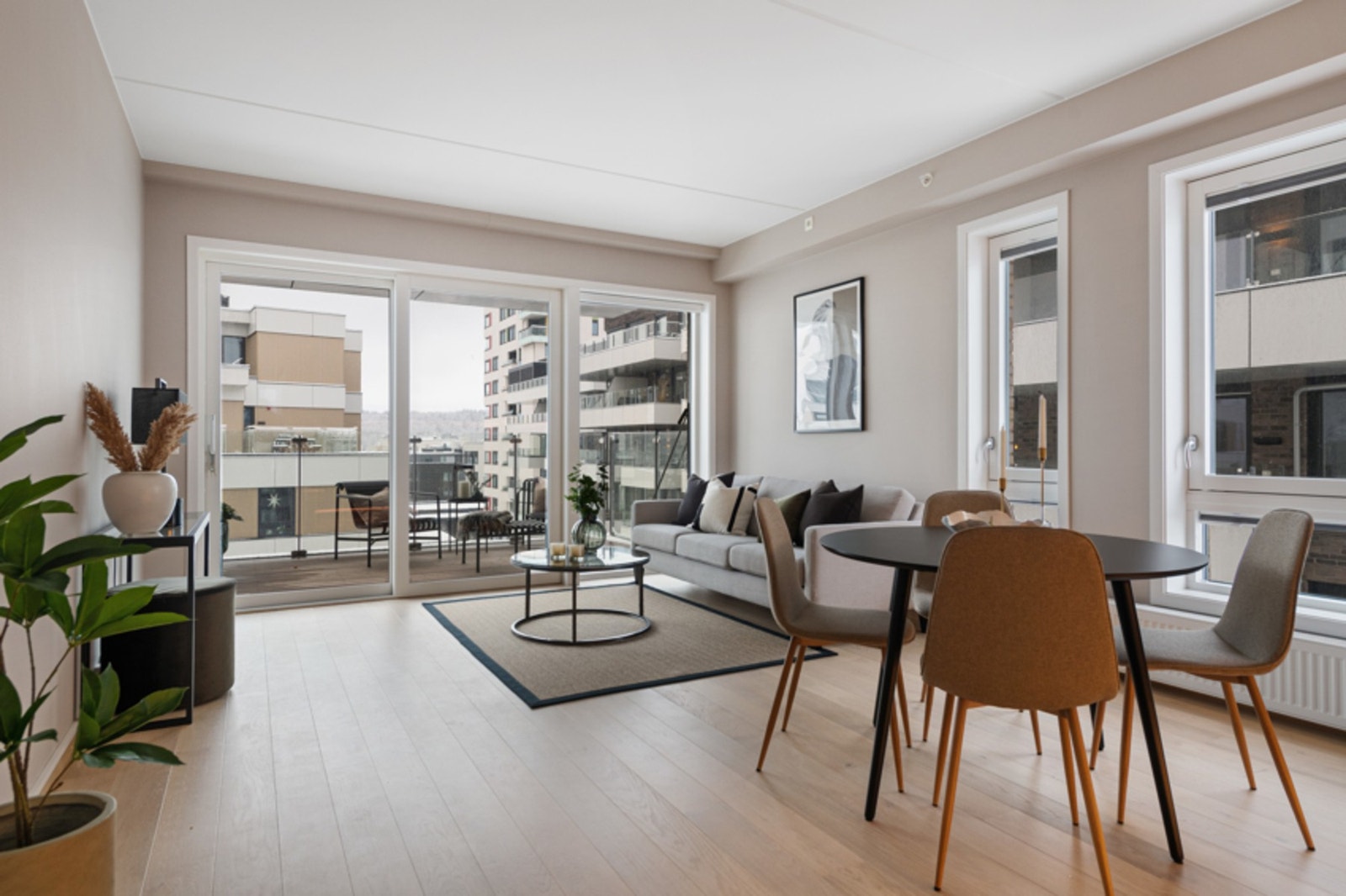 Lyst og trivelig stue Galleribilde