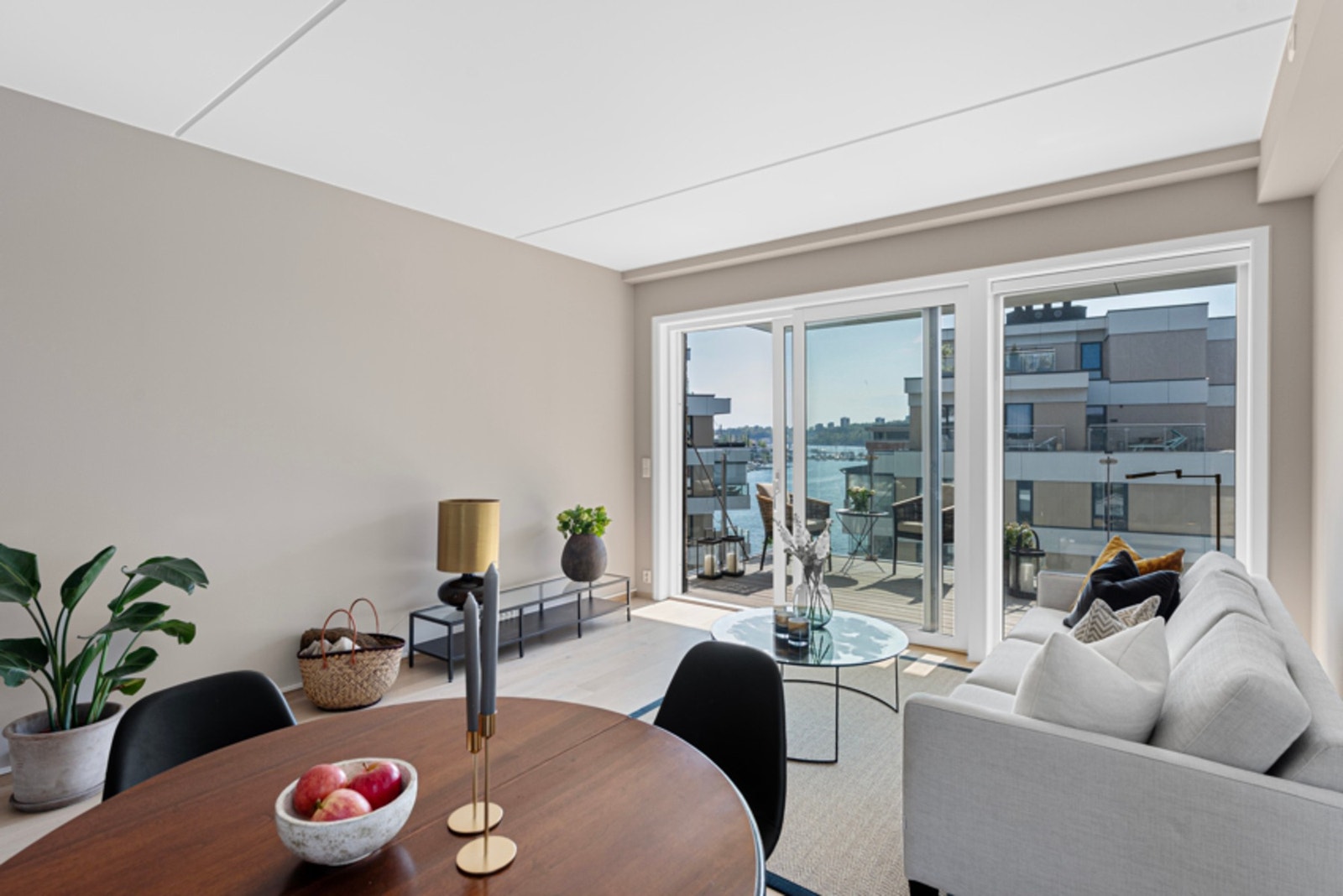 Utgang til balkong fra skyvedør Galleribilde