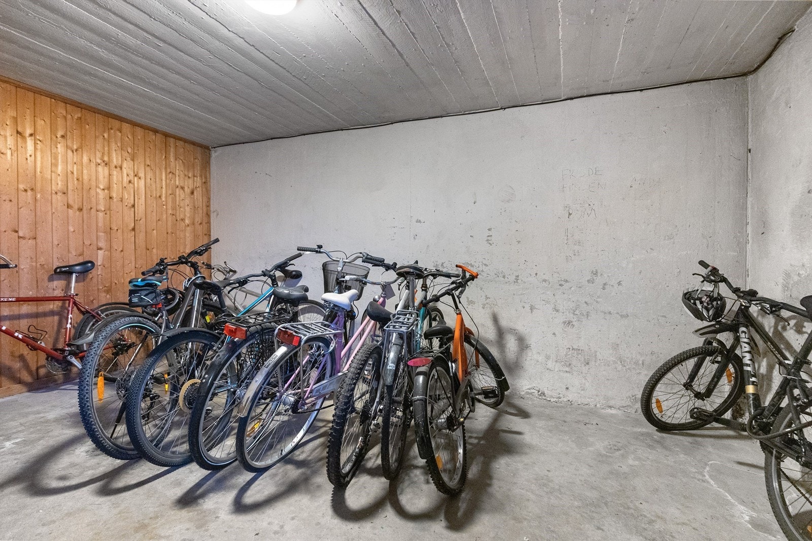 Oppgaven har egen sykkelbod med trappefri adkomst Galleribilde