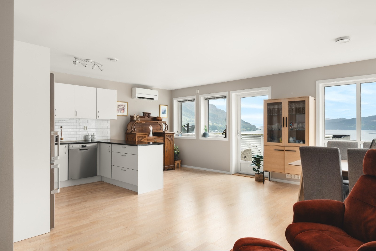 Innbydende enebolig i rekke med attraktivt beliggenhet på Balahaugen i Sandeid. Galleribilde