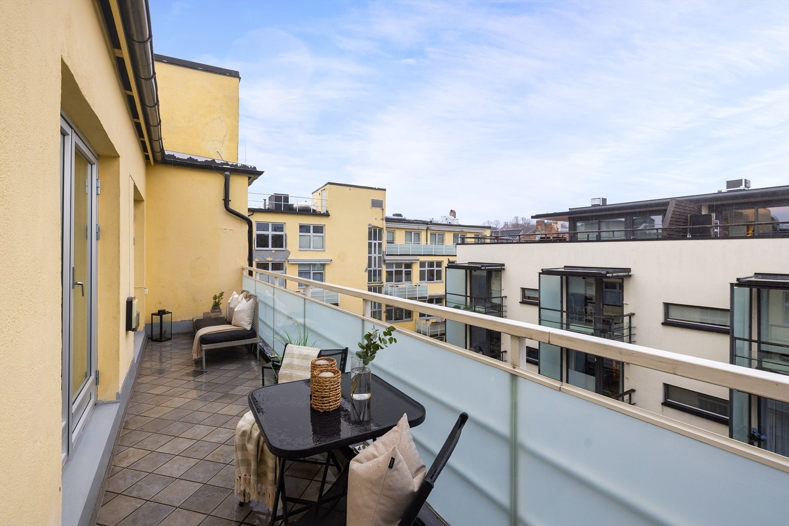 På balkongen er det god plass til utemøblement, grill og beplanting. Ifølge selger er det morgen- og formiddagssol. Galleribilde